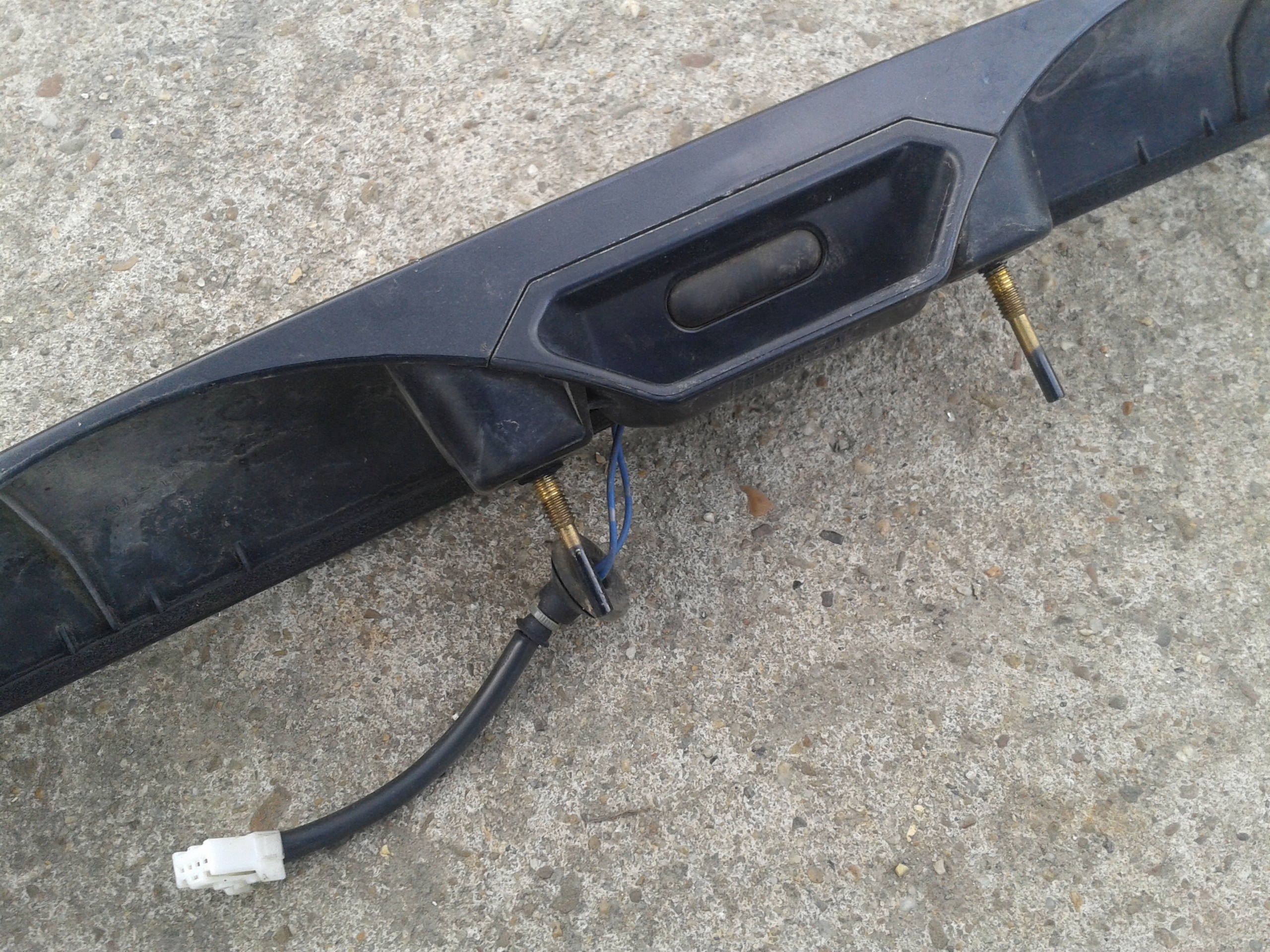 KLAMKA KLAPY TYLNEJ LISTWA KIA SORENTO 02-06r Producent Suzuki OE