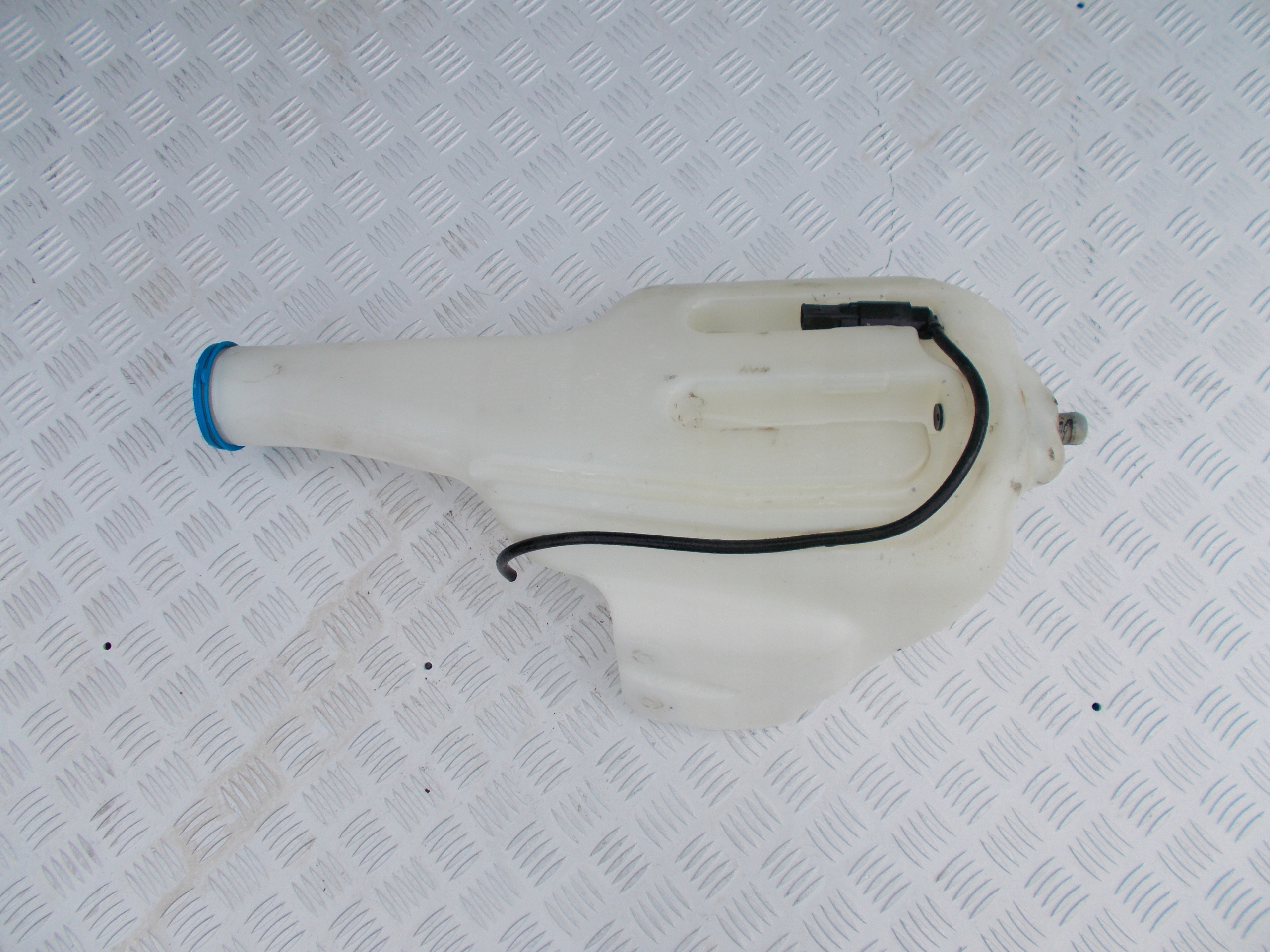 MERCEDES SPRINTER 906 БАЧОК ОМИВАЧА