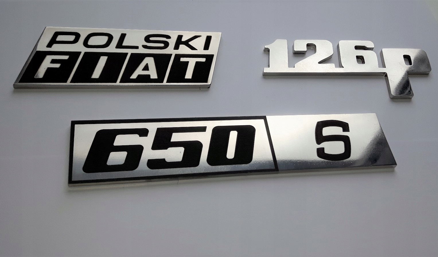 Pakiet Emblemat znaczek Fiata 126p ,600, 650 śRUBY Marka Fiat