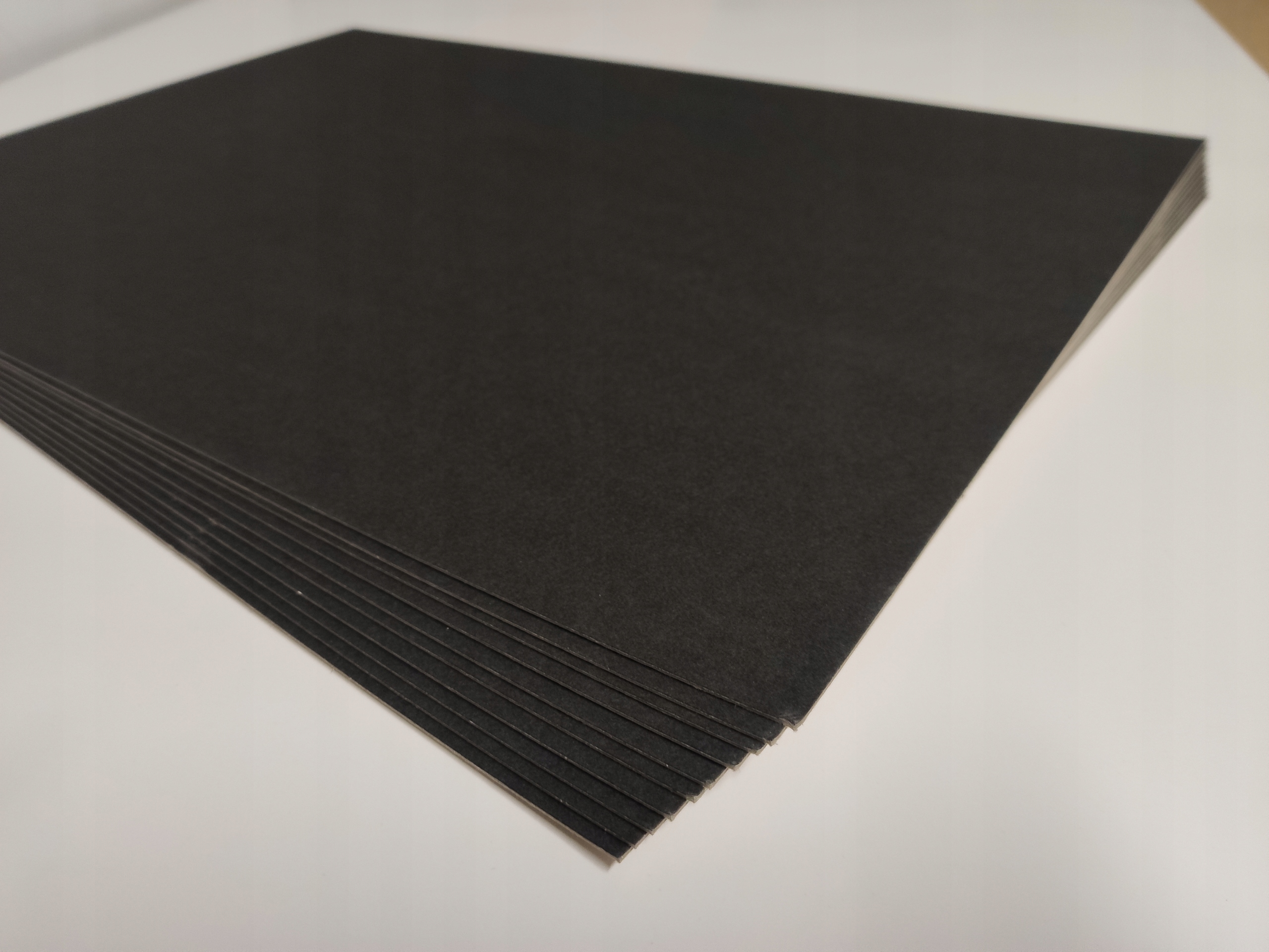 Tektura CZARNA 1,5mm modelarska A3 10ark Okazja
