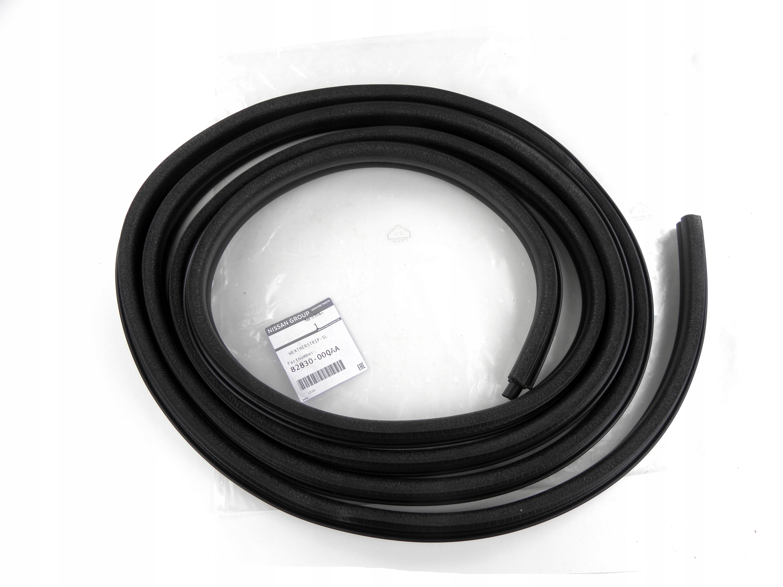 8283000QAA - УЩІЛЬНЕННЯ РОЗСУВНИХ ДВЕРЕЙ NISSAN PRIMASTAR