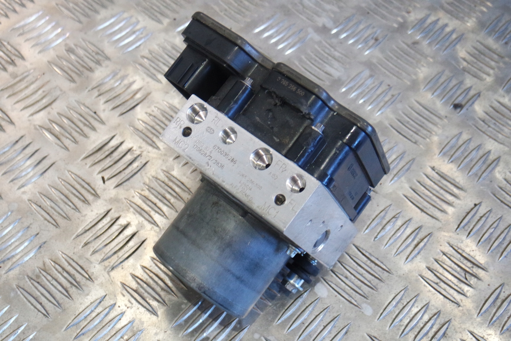 НАСОС ABS MASERATI LEVANTE 670035286 6700352860