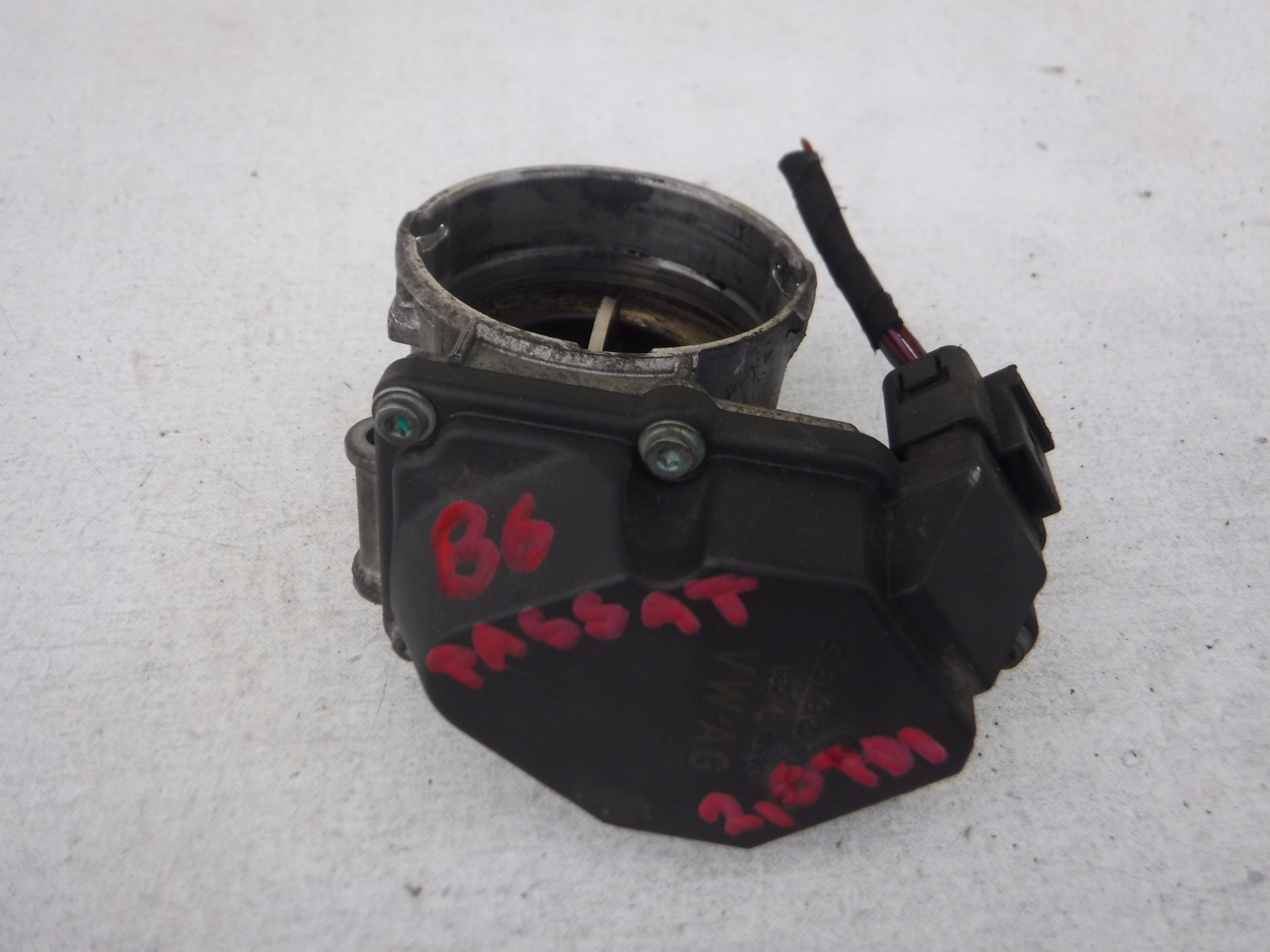 ДРОССЕЛЬНАЯ ЗАСЛОНКА vw PASSAT B6 2.0 tdi