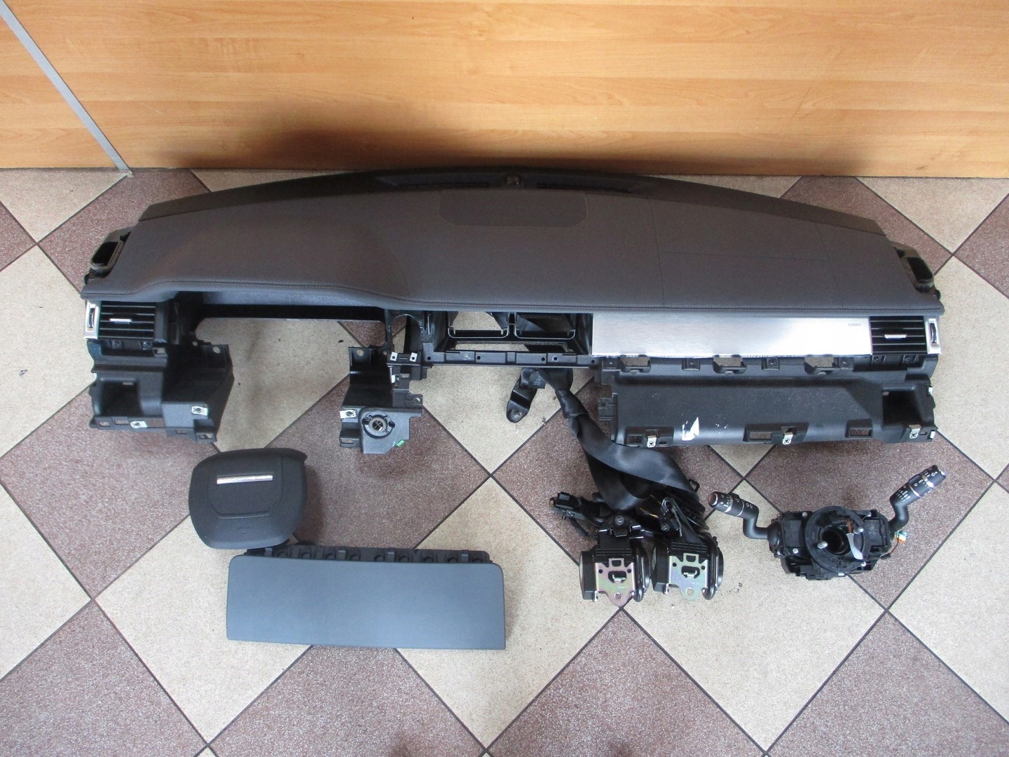 Панель приборов пюпитр ТОРПЕДA Range Rover Evoque СЕРО