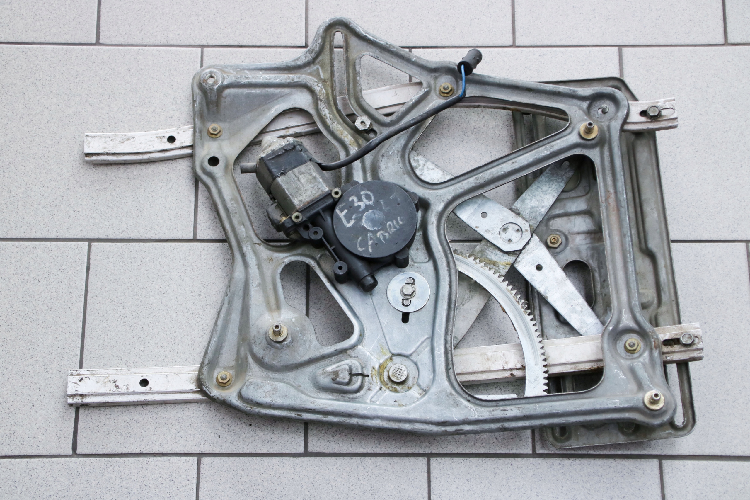 BMW E30 CABRIO window regulator mechanism left rear part