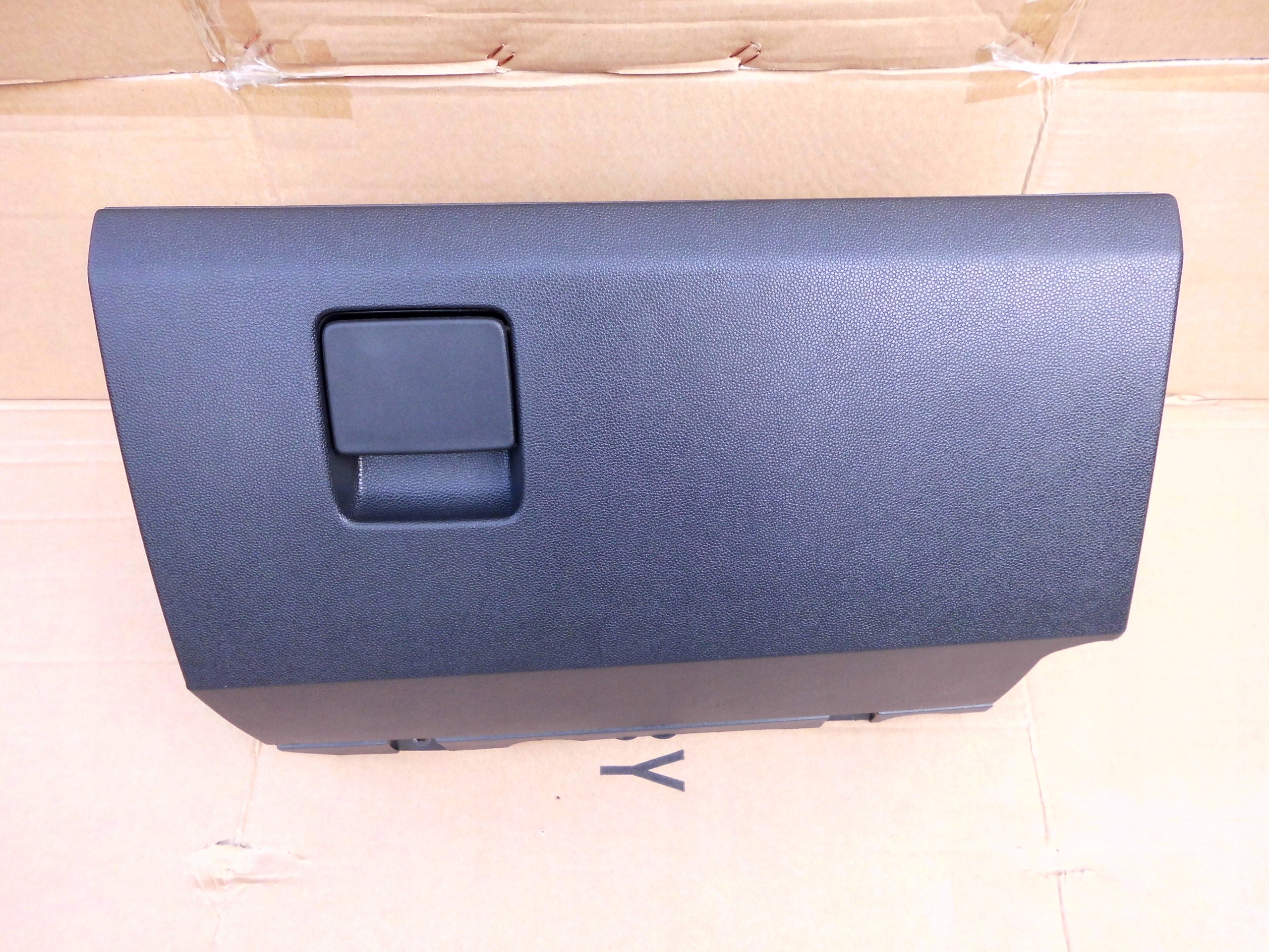 ВЕЩЕВОЙ ЯЩИК ПАССАЖИРА OPEL ZAFIRA B ЕВРОПА