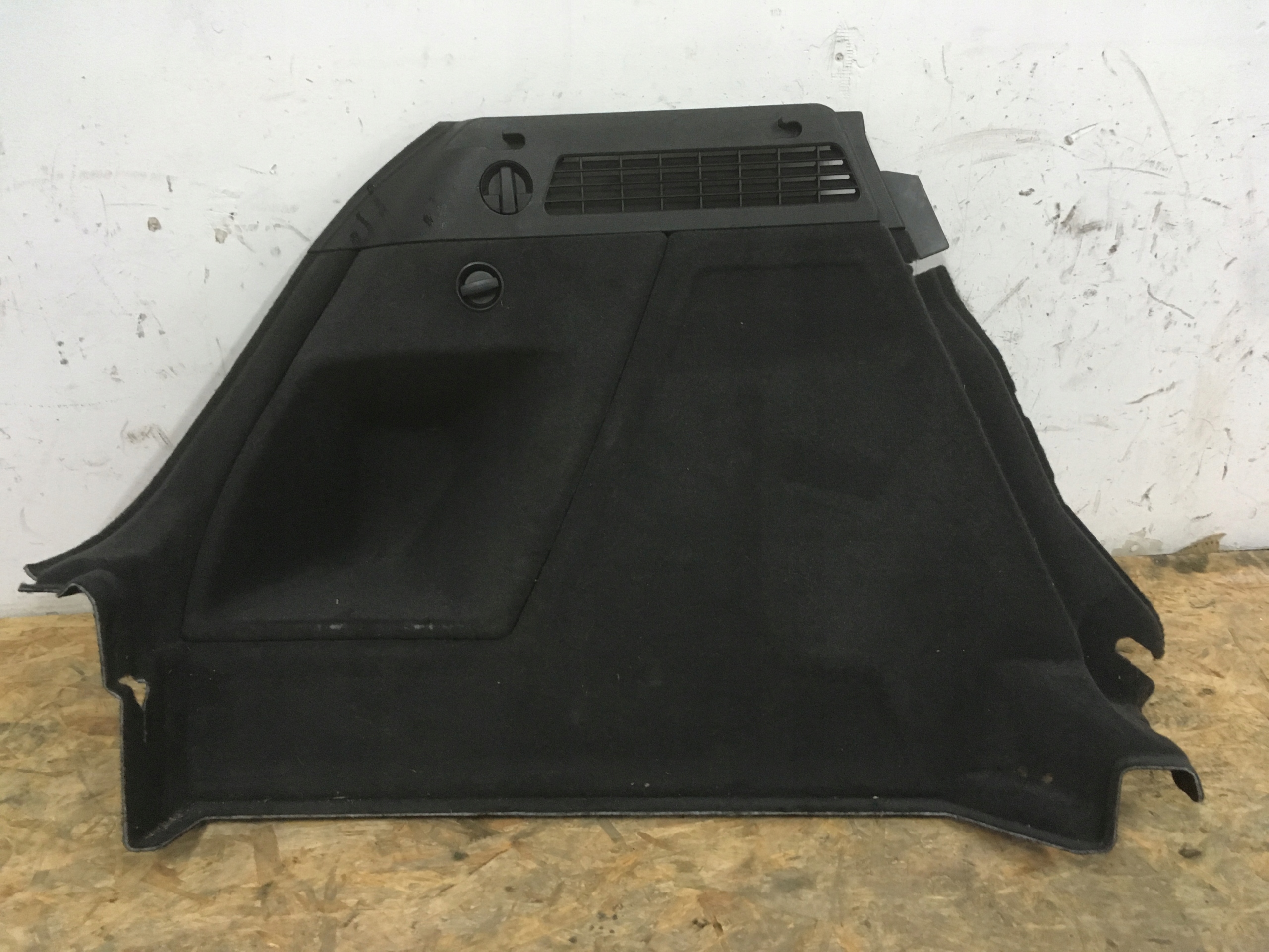 Обшивка багажника левая AUDI Q3 8U0863879M