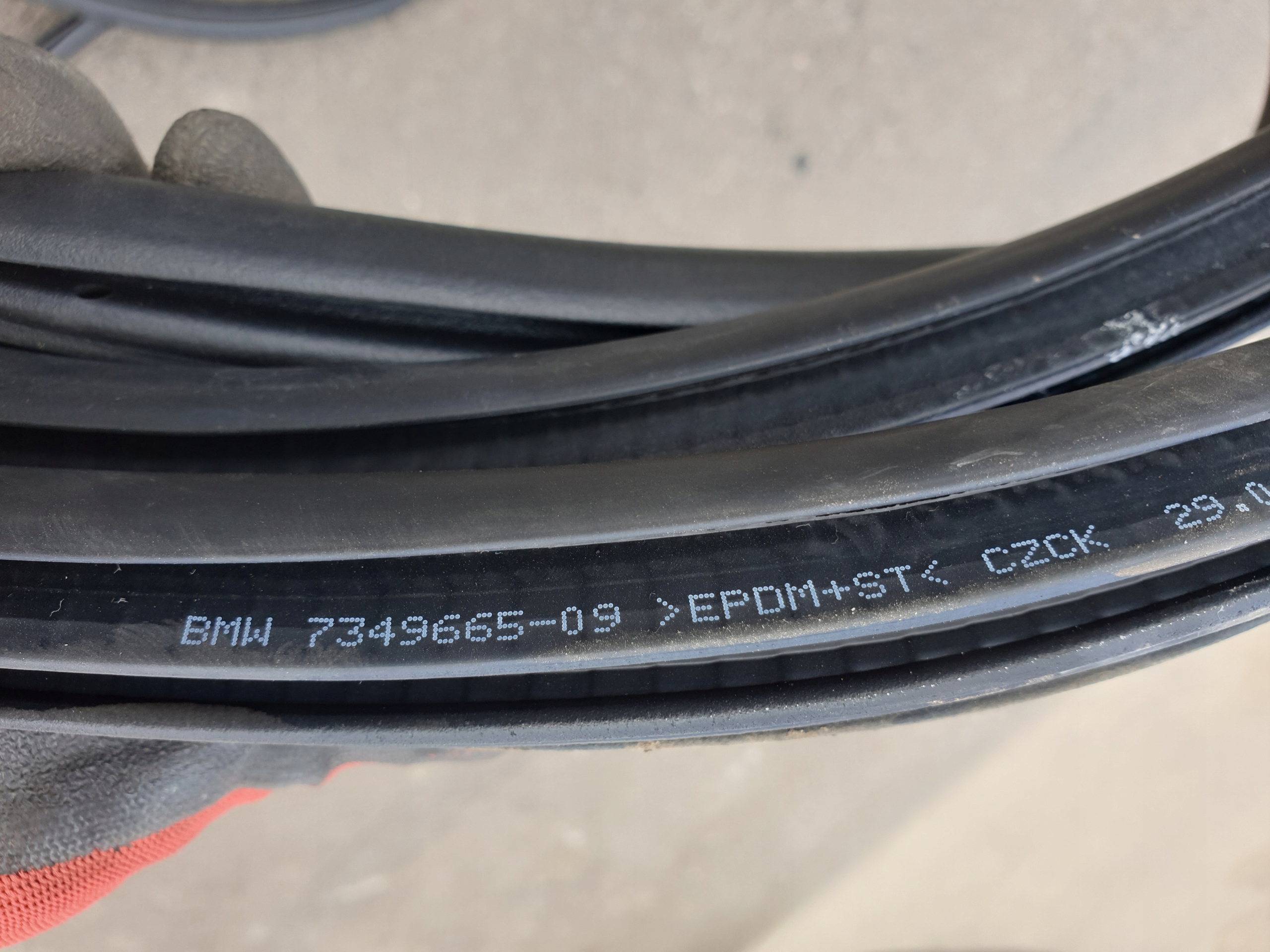 BMW X1 F48 USZCZELKA DRZWI GUMA TYLNA PRAWA LEWA Typ samochodu Samochody osobowe