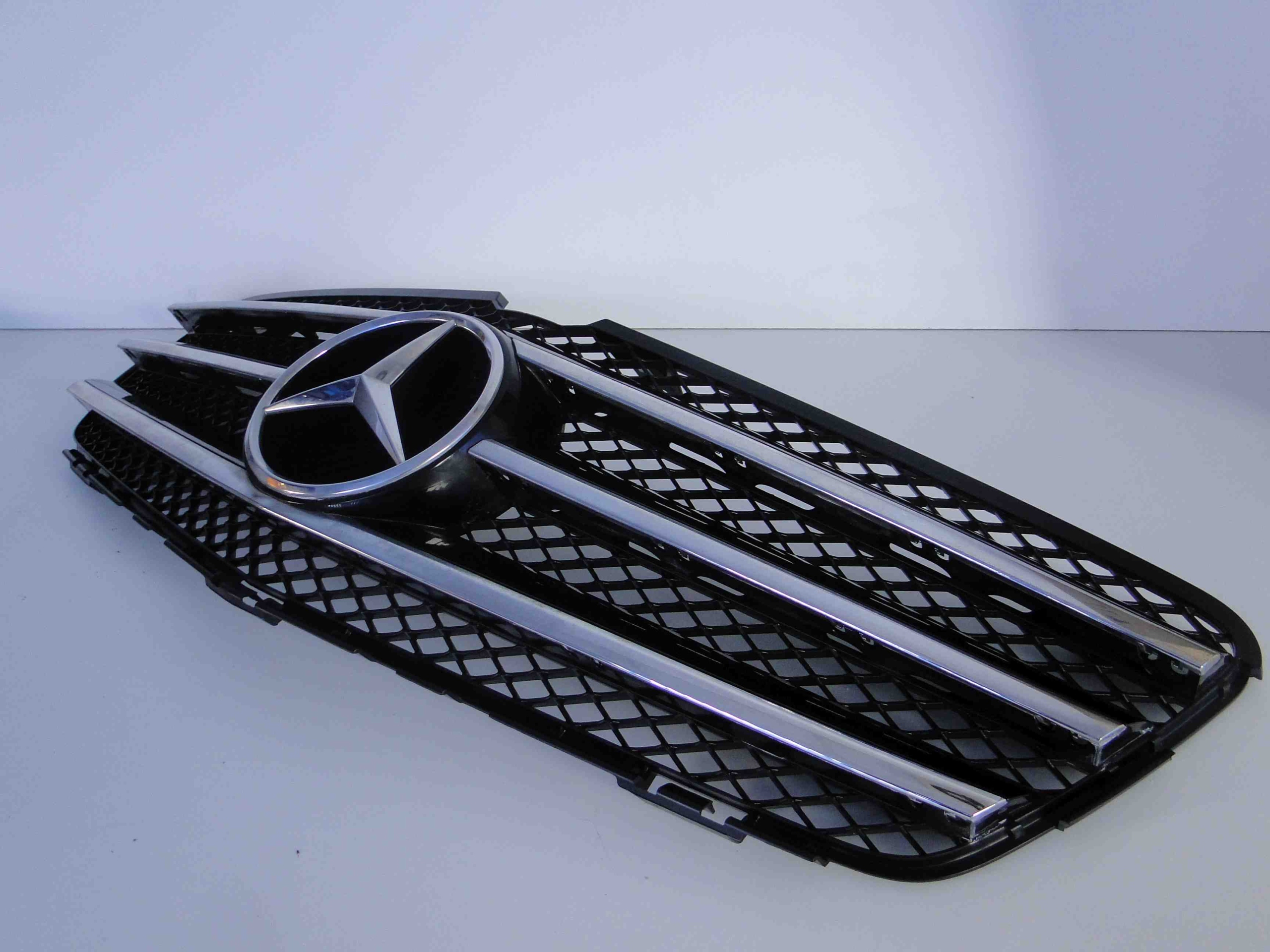 MERCEDES R KLASA W251 251 LIFT GRILL ATRAPA AMG Numer katalogowy części A251880XX83