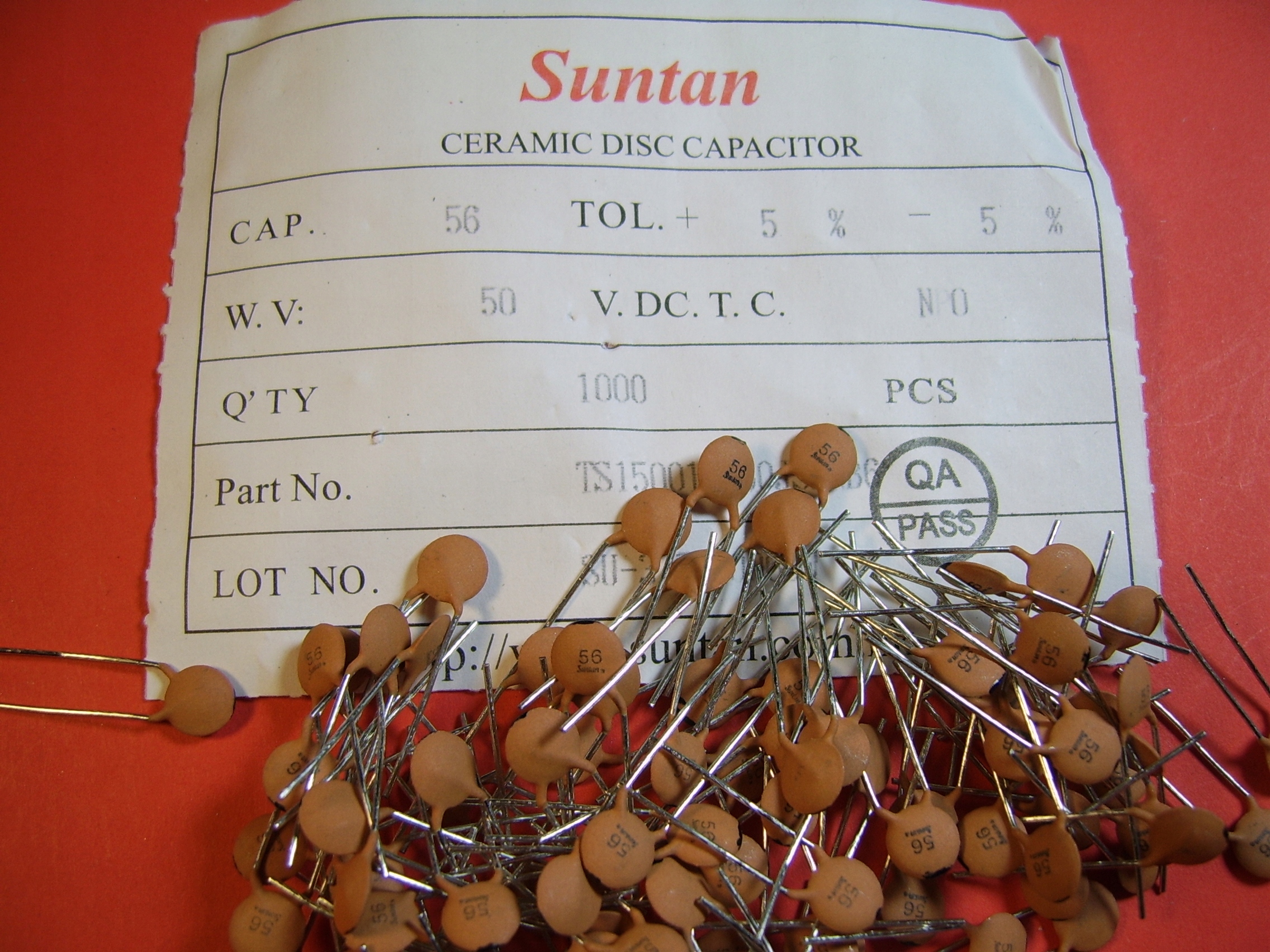 100x 56pF 50V 5% NP0 kond. ceramiczny Tht Suntan