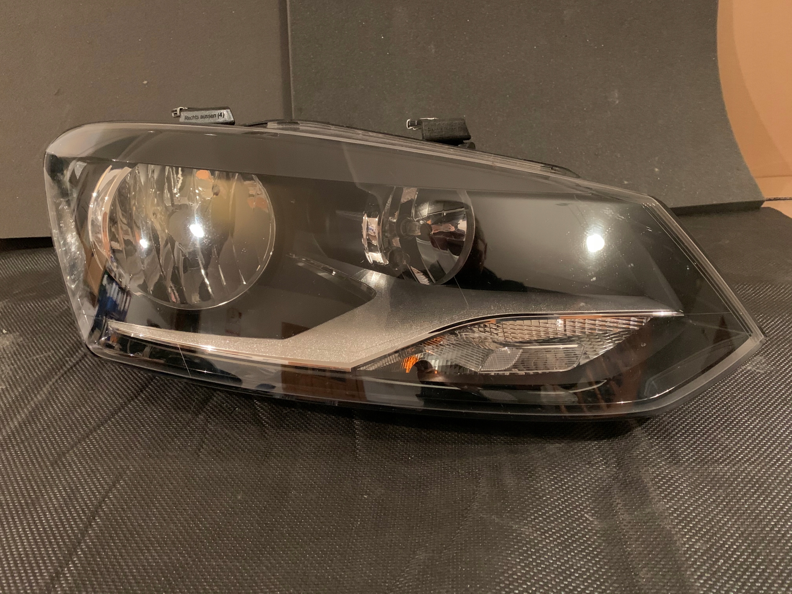 VW POLOr0 09-14 ПРАВА ФАРА ПЕРЕДНЯ