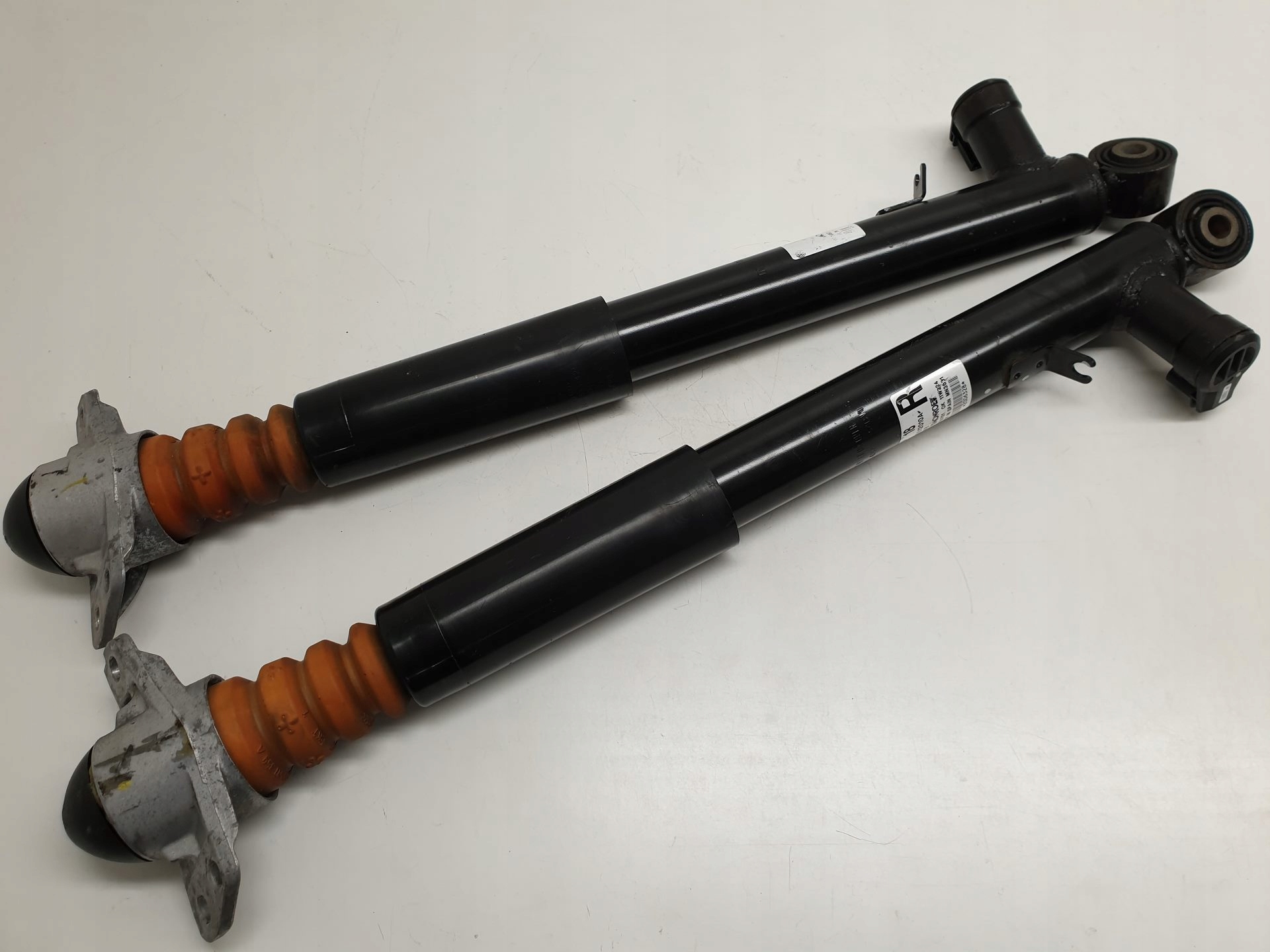 5q0 413 023 fh. Тигуан 1 1. Амортизаторы vw tiguan. Демпфер от ваз на mitsubishi space runner. Передние амортизаторы тигуан 2 и расходники.