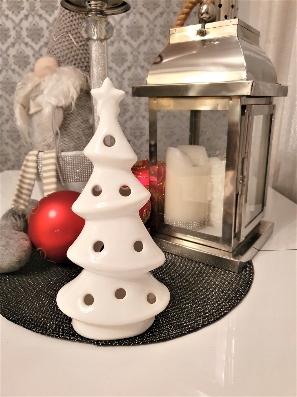 OZDOBA ŚWIĄTECZNA - CHOINKA AŻUR Z GWIAZDĄ Motyw Choinka