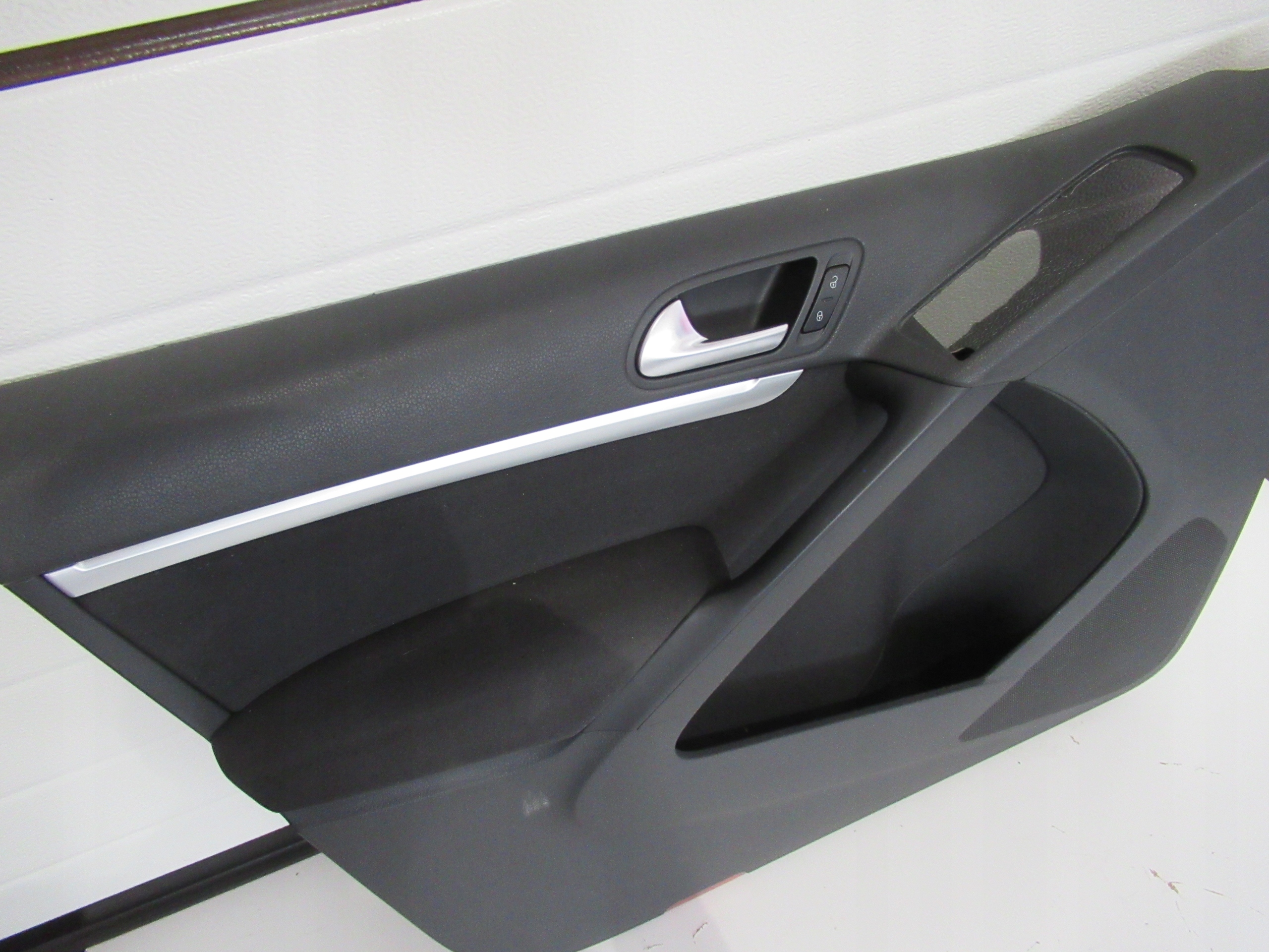 upholstery door left front VW TIGUAN 5N0867011
