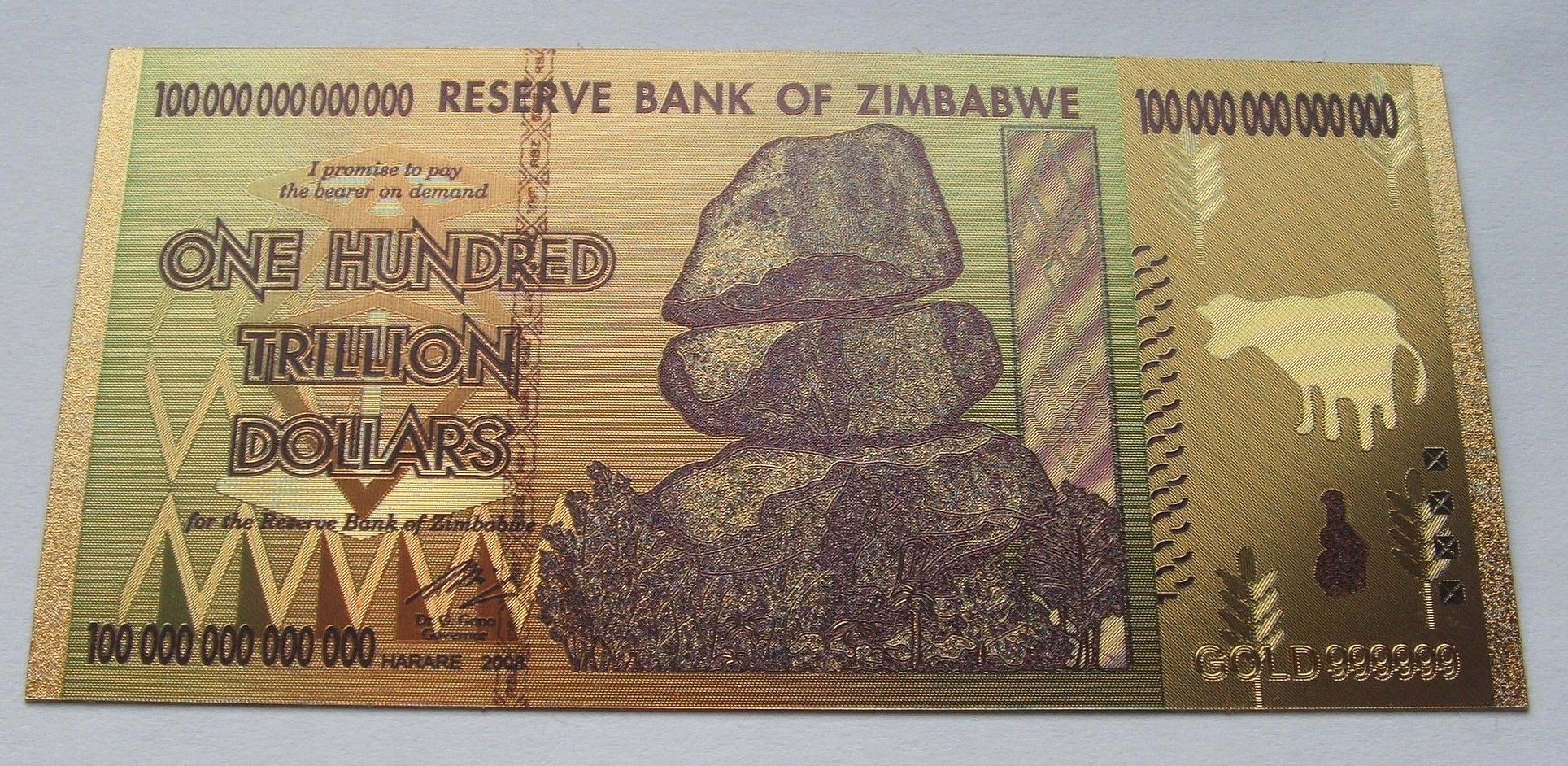 100 триллионов рублей макфа. Банкнота 100 триллионов долларов Зимбабве. 100 000 000 000 000 Долларов Зимбабве. Банкноты Зимбабве 100 триллионов. Зимбабве купюра 100 триллионов.