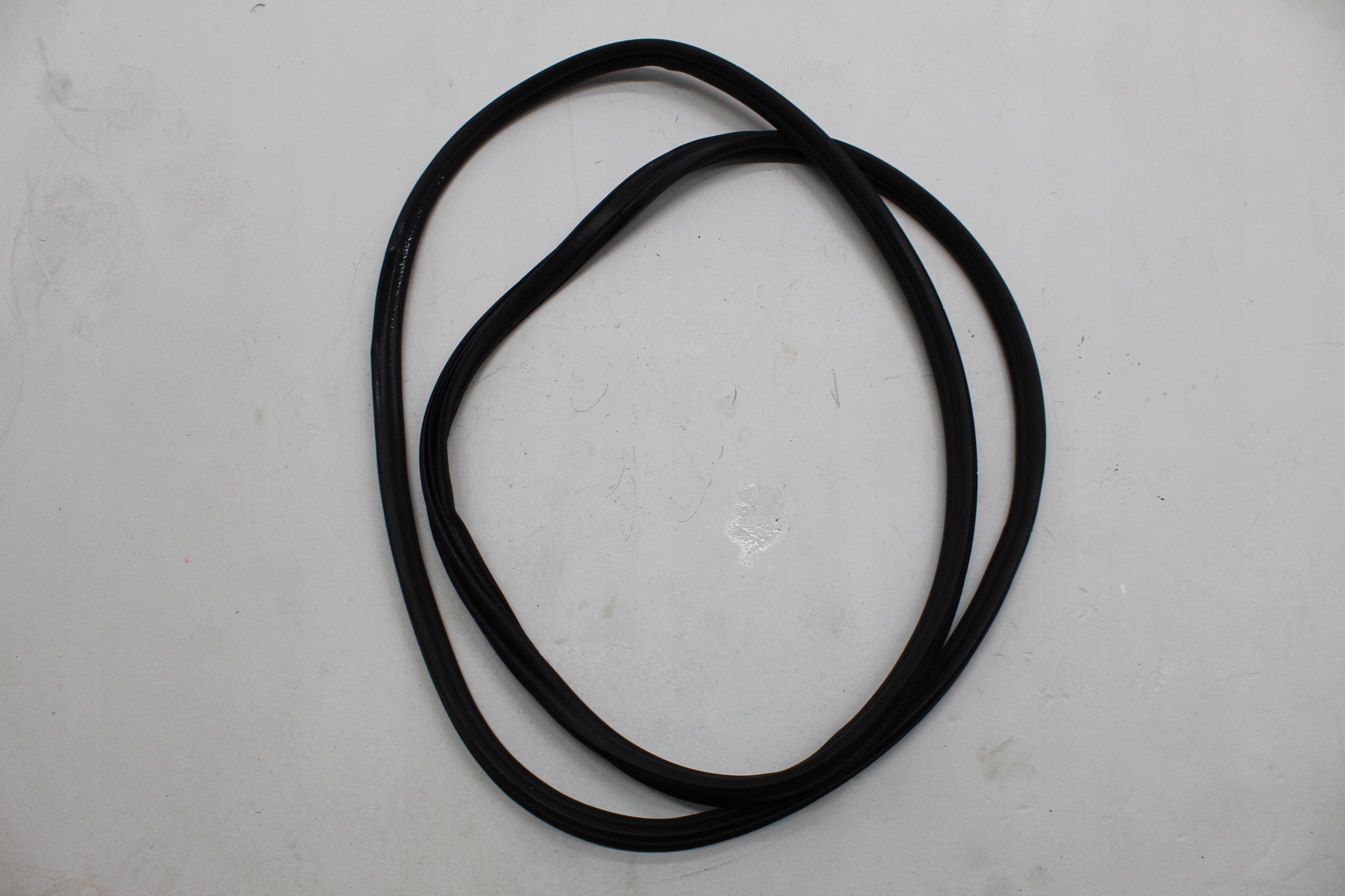 INFINITI Q30 USZCZELKA KLAPY BAGAZNIKA