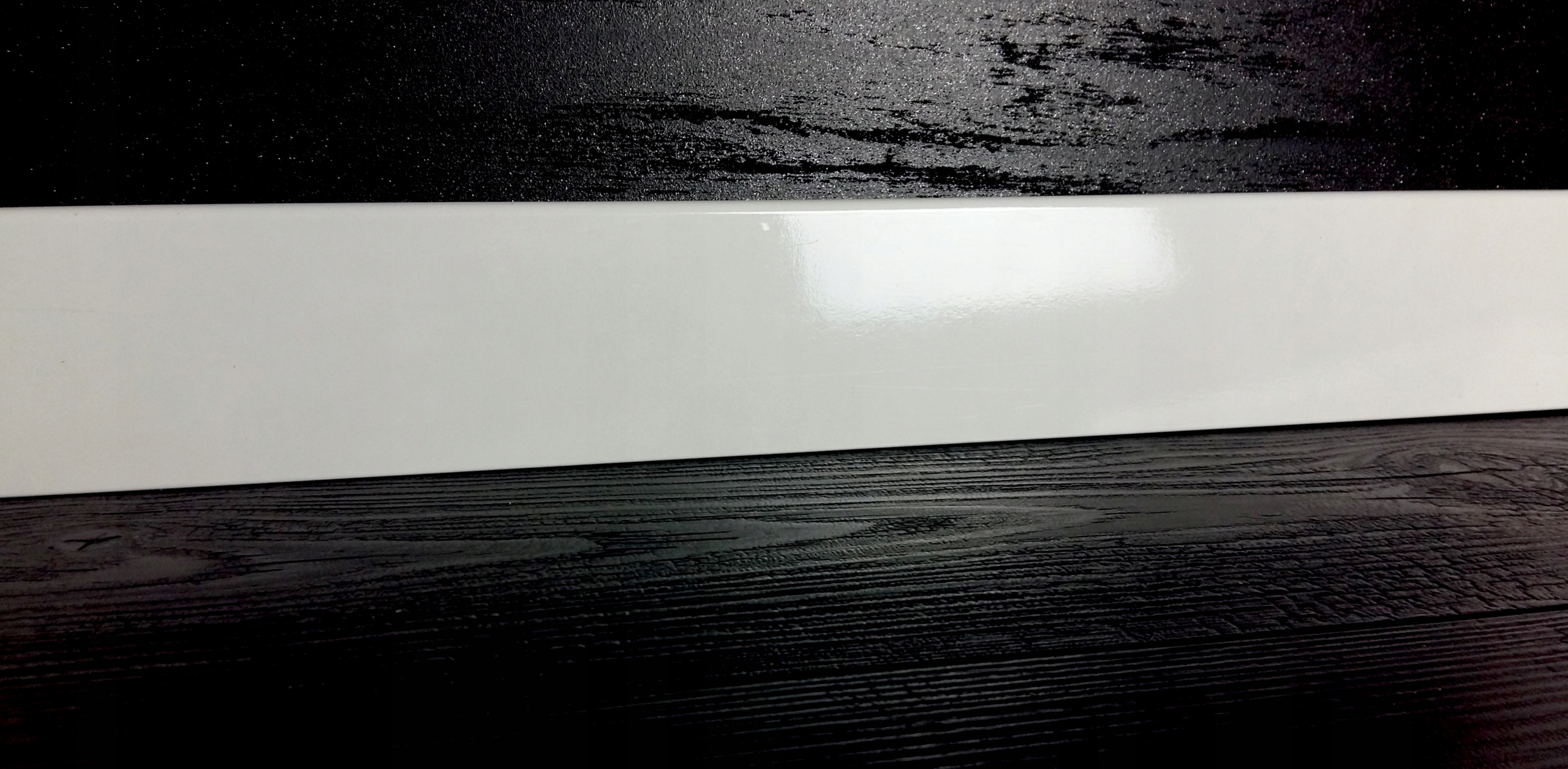 8 LISTWA PRZYPODŁOGOWA MDF BIAŁA Wysoki Połysk Kod producenta PM1 Glass