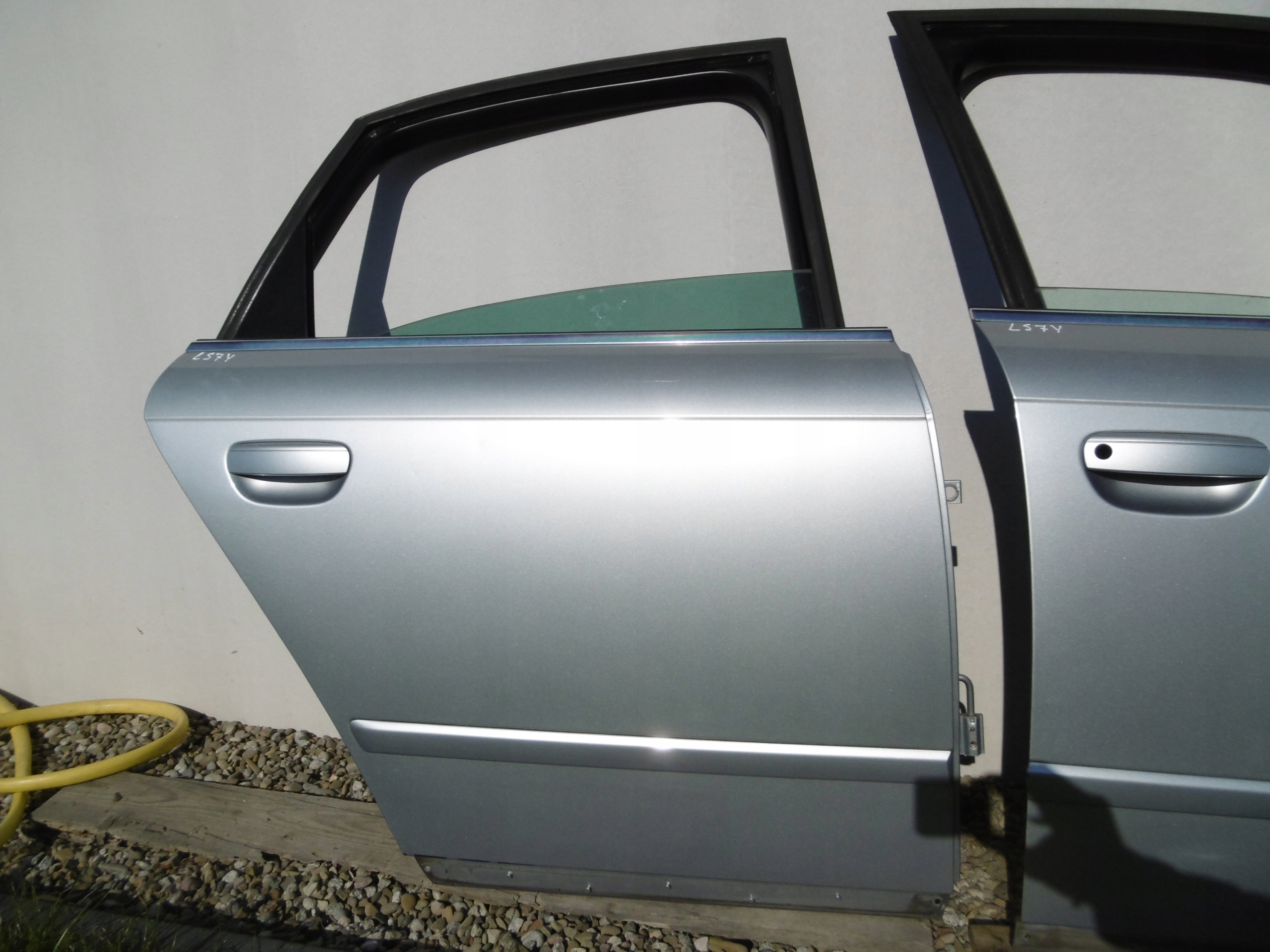 дверь задняя seat EXEO 2009-2013 LS7Y