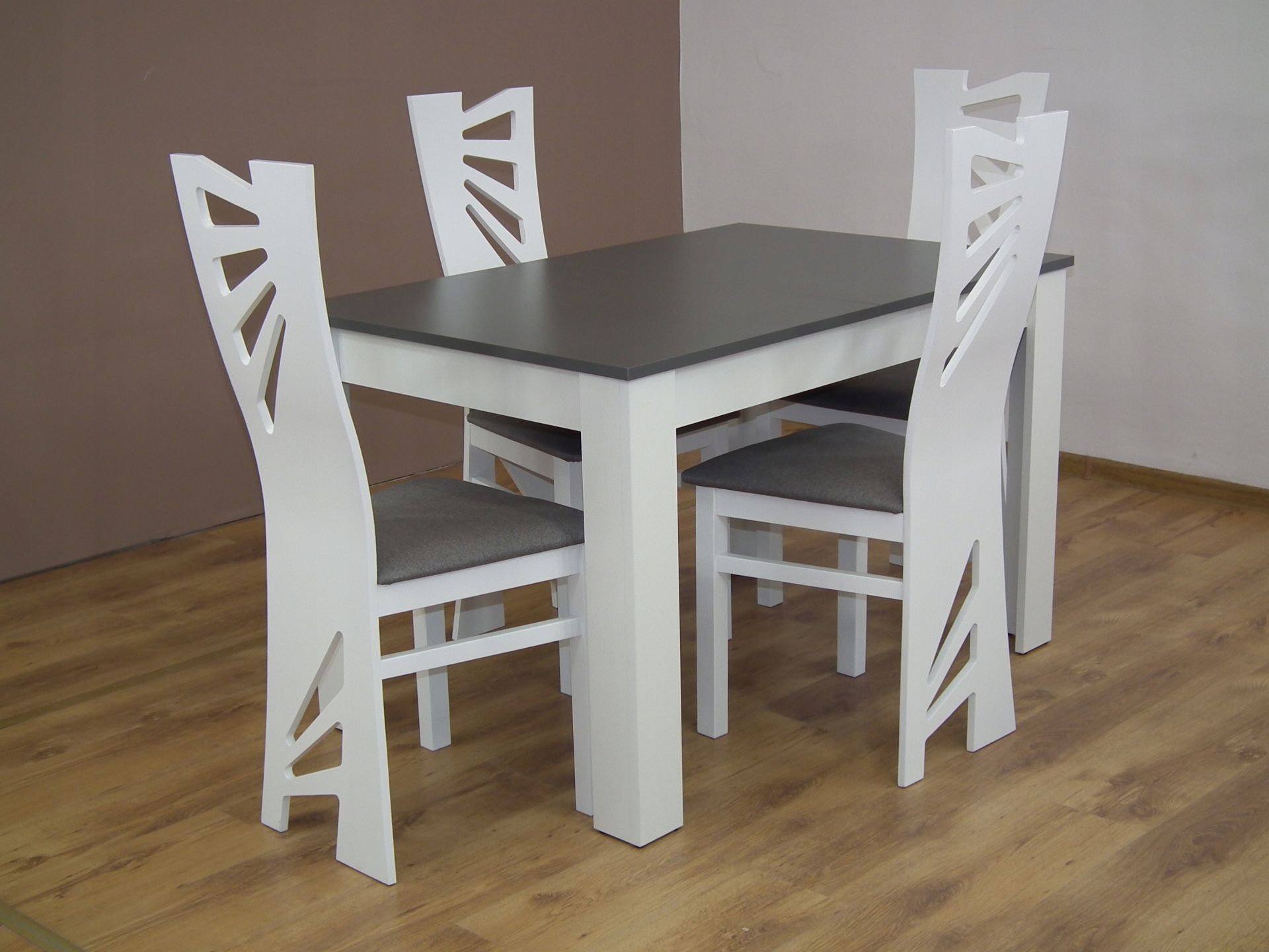 nieduży stół 70/120 do 165 + 4 krzesła Mewa Szerokość stołu 70 cm