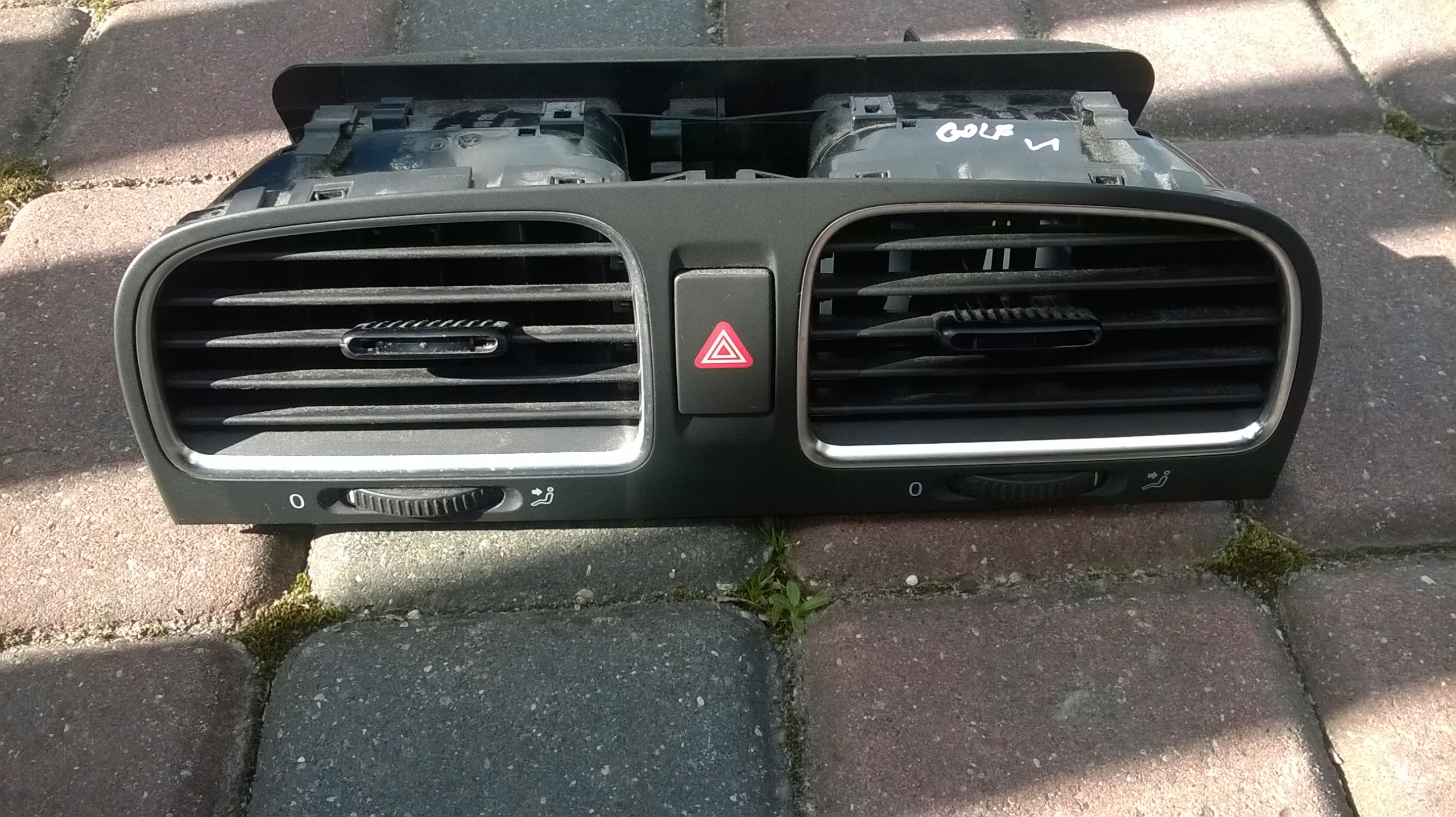 воздухозаборник жалюзи потока воздуха центральная vw GOLF VI