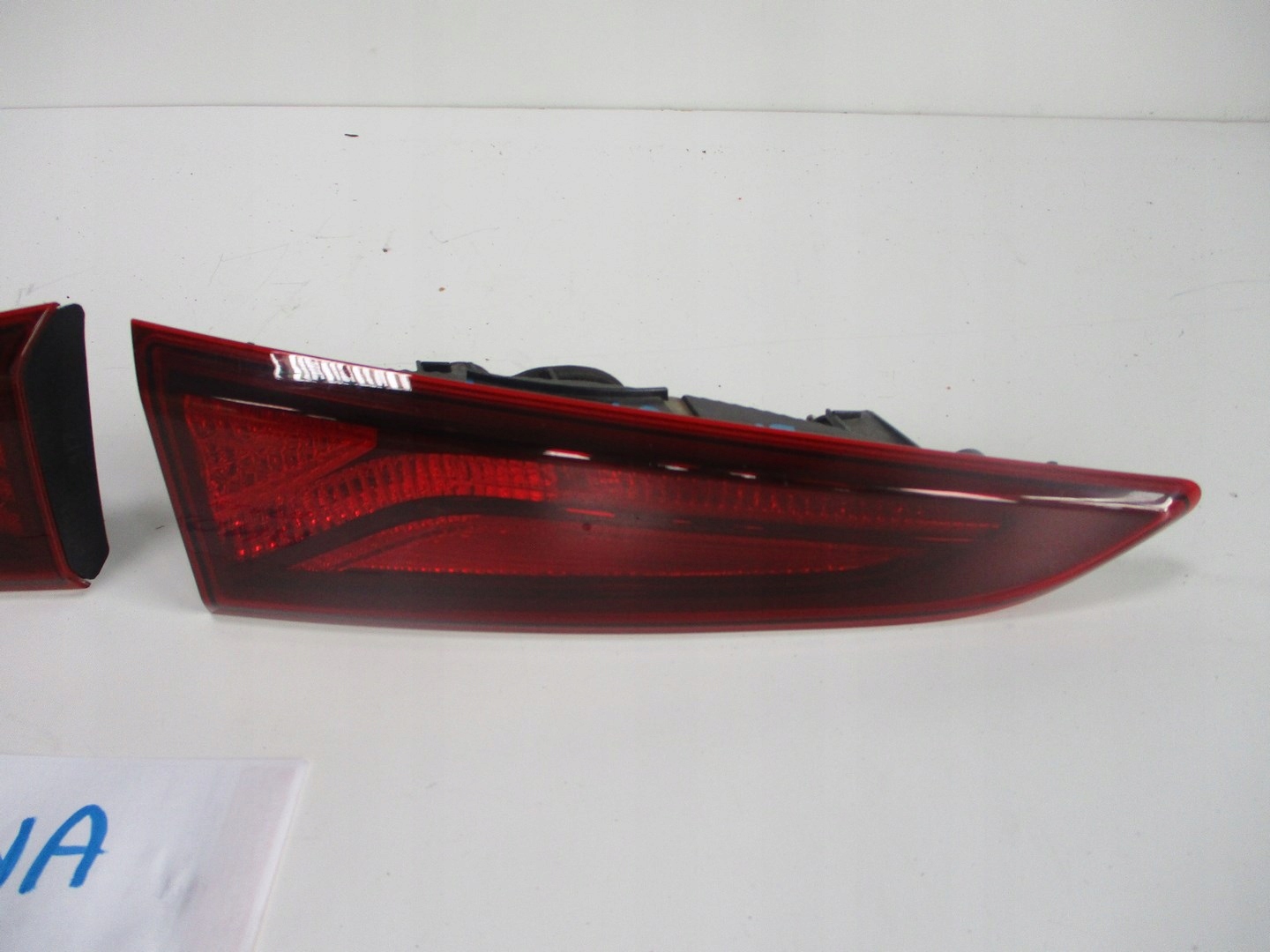 light lights right left HYUNDAI KONA to the bonnet