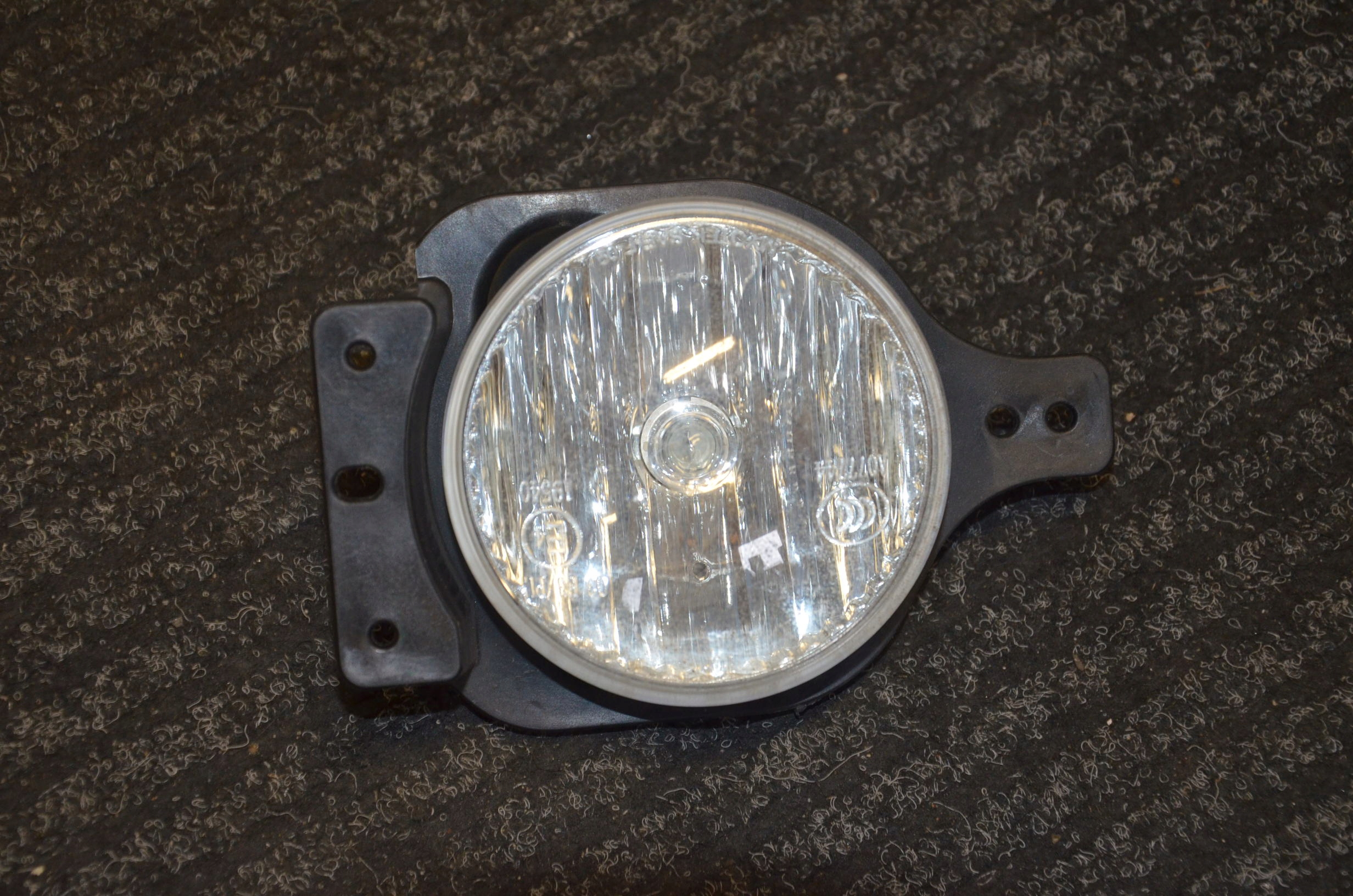 ГАЛОГЕНИ ПРАВИЙ В БАМПЕР JEEP WRANGLER JL SPORT