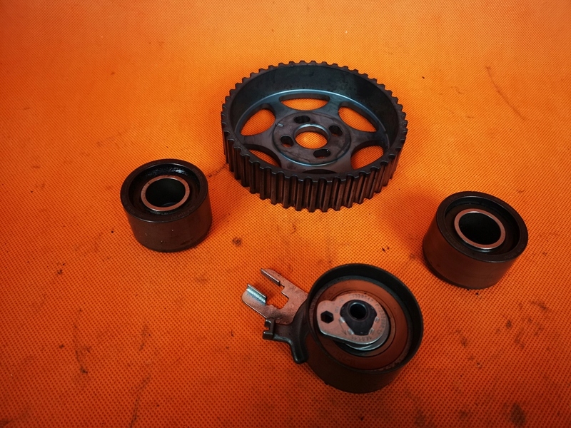 31339542 8642804 - Volvo V40 II D3 распределительный ролик натяжитель колеса ролика