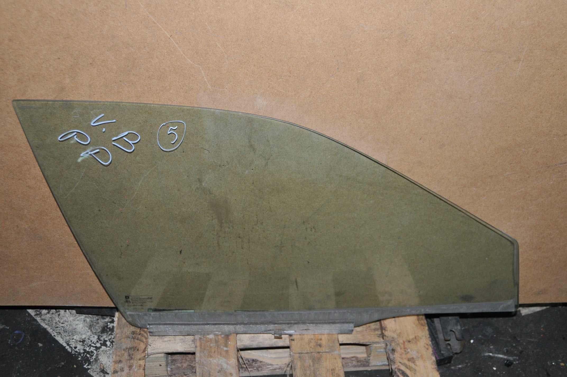 SZYBA DRZWI PRAWA PRZÓD PRZEDNIA OPEL VECTRA B