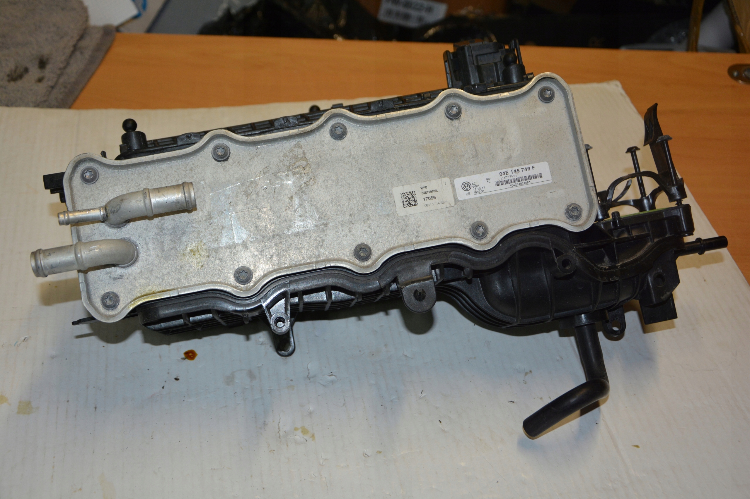 KOLEKTOR SSĄCY CHŁODNICZKA VW SHARAN 3 04E129711J Typ samochodu Samochody osobowe Samochody dostawcze