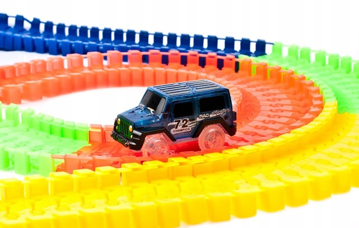 1 x AUTO DO TOR SAMOCHODOWY ŚWIECĄCY GLOW TRACKS Wiek dziecka 3 lata +