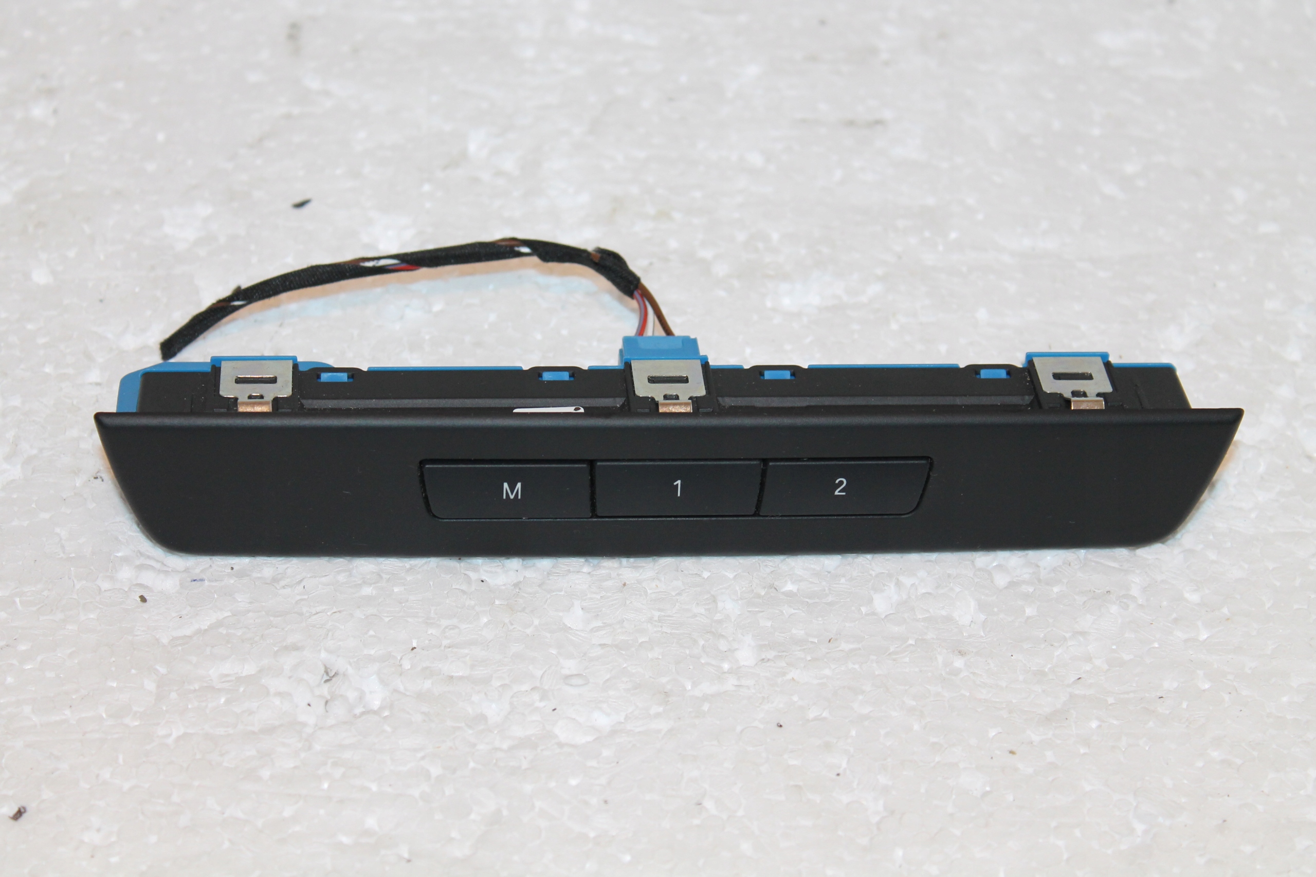 PRZELACZNIK PAMIECI FOTELA 9215808 BMW F10 F11
