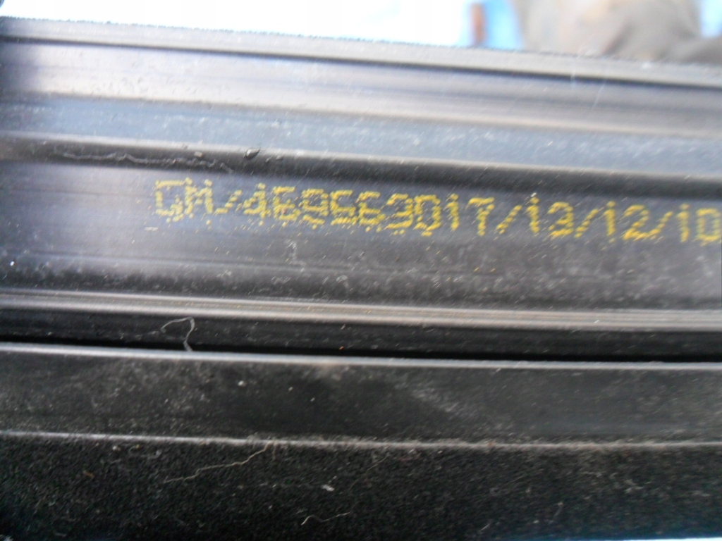 OPEL-CZĘŚCI Meriva B Uszczelka drzwi prawa tył Typ samochodu Samochody osobowe