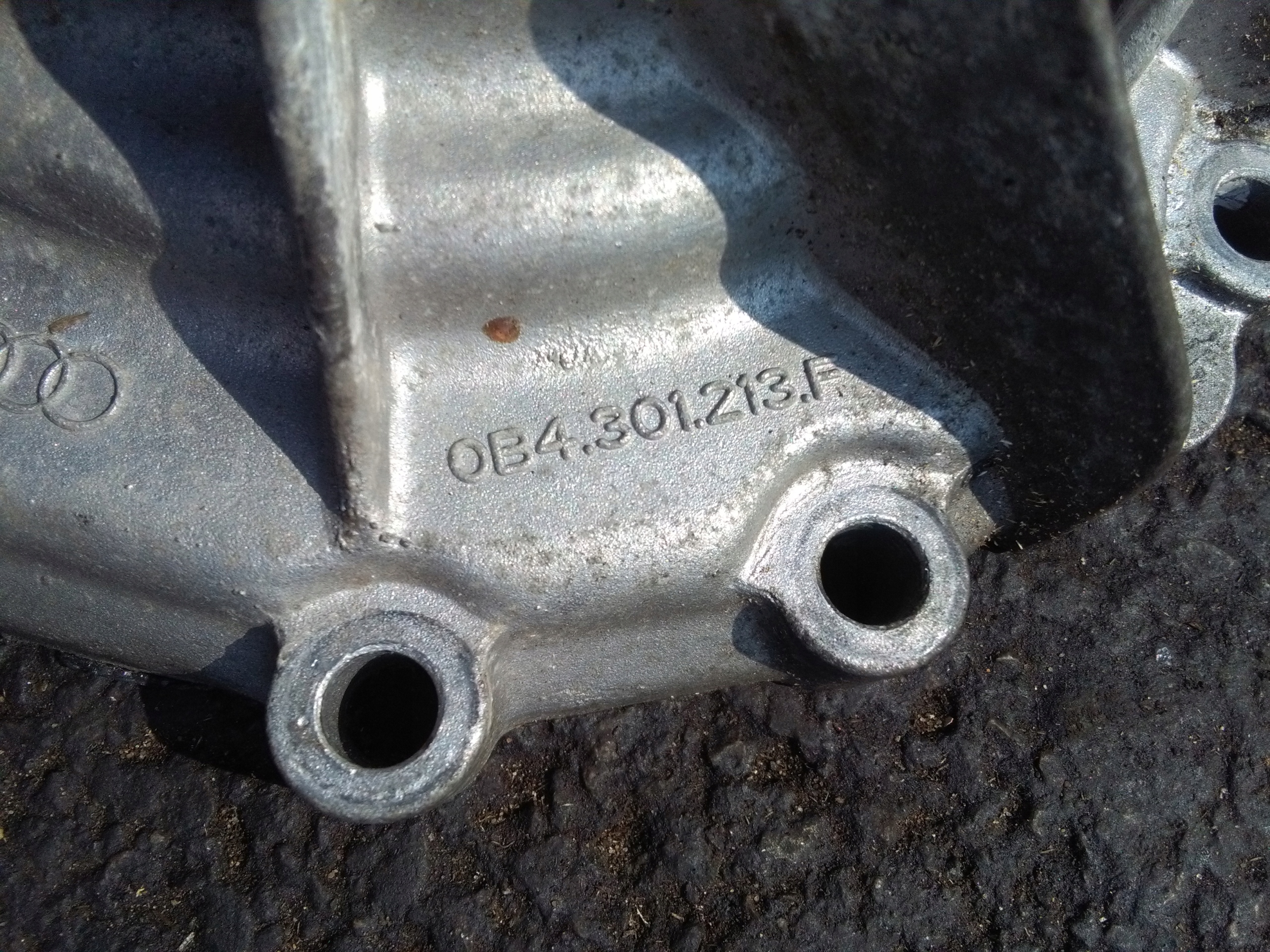 vačka obal převodovky převodů záď AUDI A4 B8 A5 8T QUATTRO OE