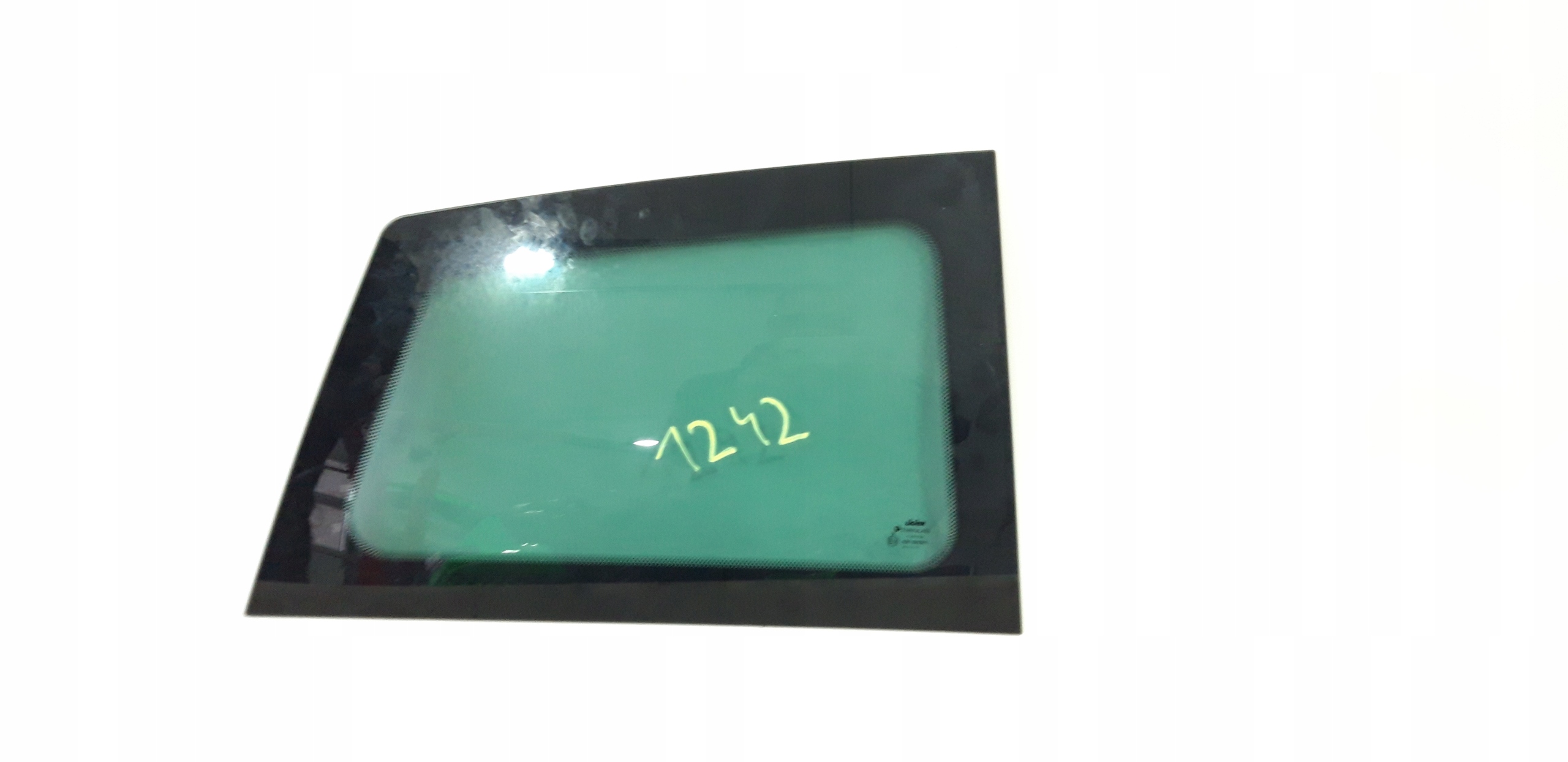 1242 - БОКОВОЕ СТЕКЛО КУЗОВА LIGIER IXO СПРАВА