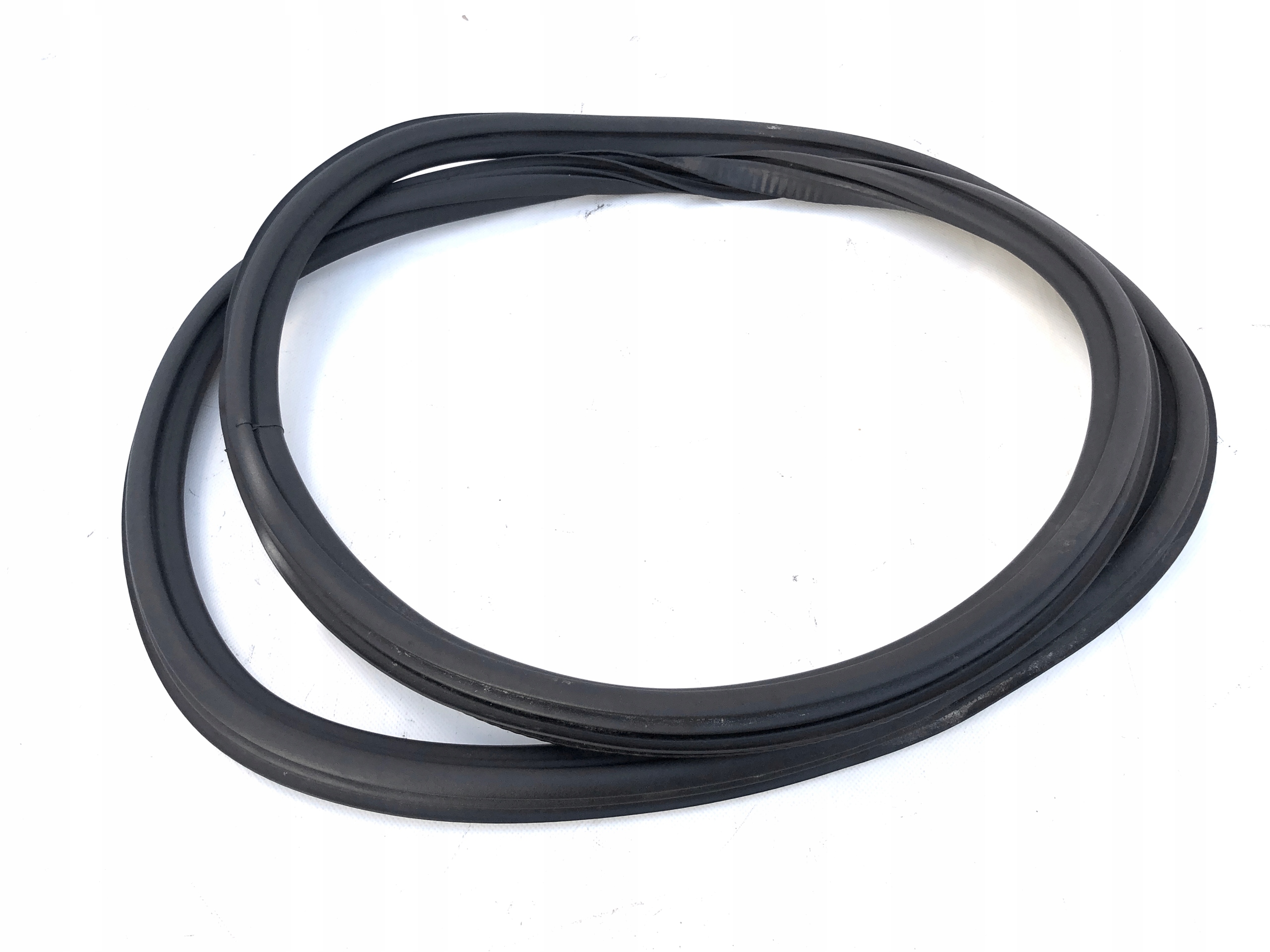 Uszczelka drzwi tył 8V5833721 AUDI A3 S3 8V Sedan