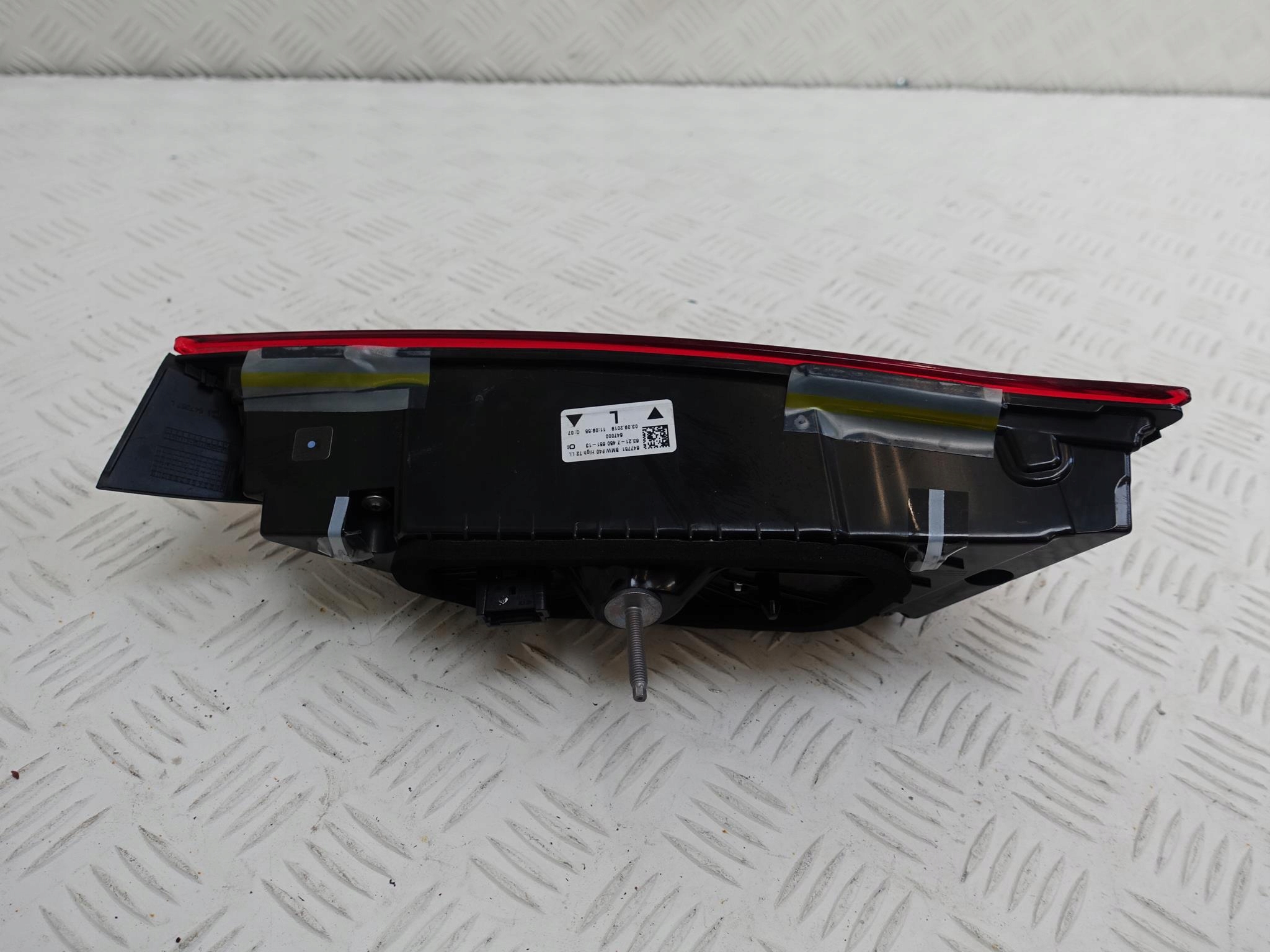 BMW 1 F40 LED light to the bonnet boot rear part left