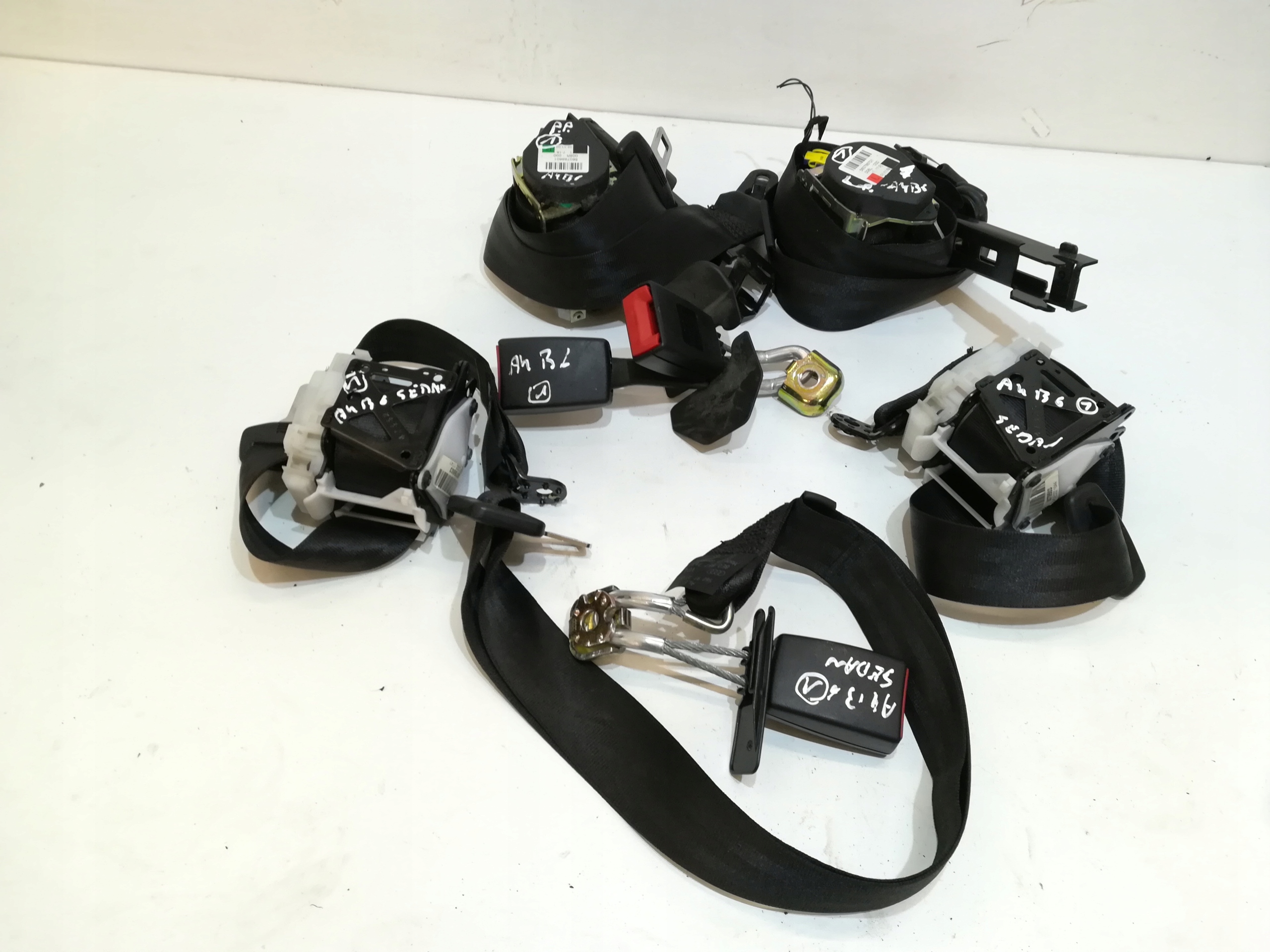 8E0857705G 8E0857706G - Ремінь безпеки чорний передній задній sed AUDI A4 B6