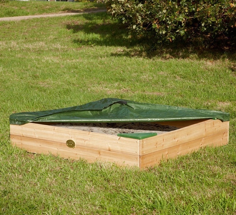 DREWNIANA PIASKOWNICA Z ŁAWECZKAMI POKROWIEC AXI Wiek dziecka 2 lata +