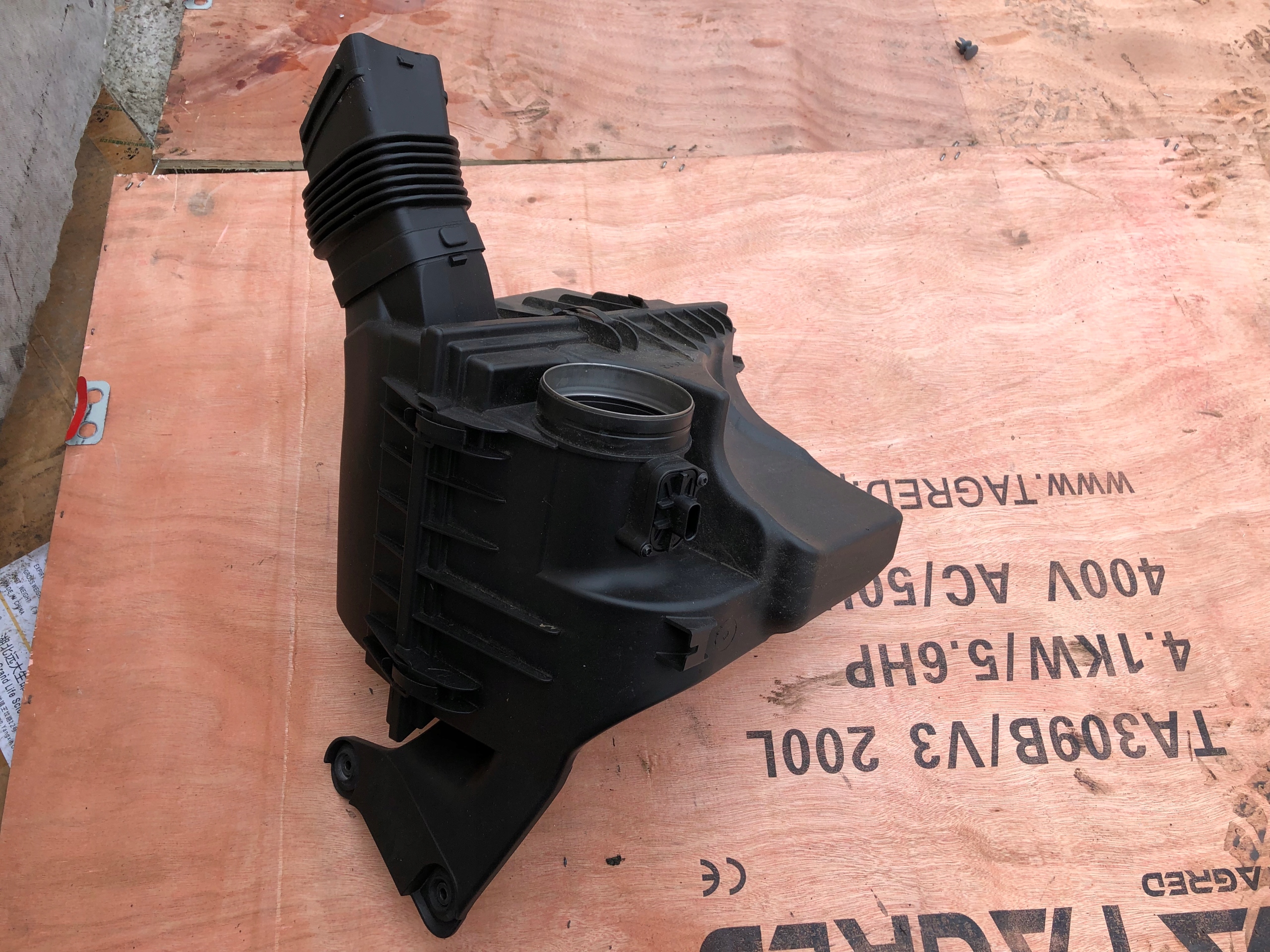 КОРПУС ФІЛЬТРА ПОВІТРЯ BMW Z4 E89 7613822