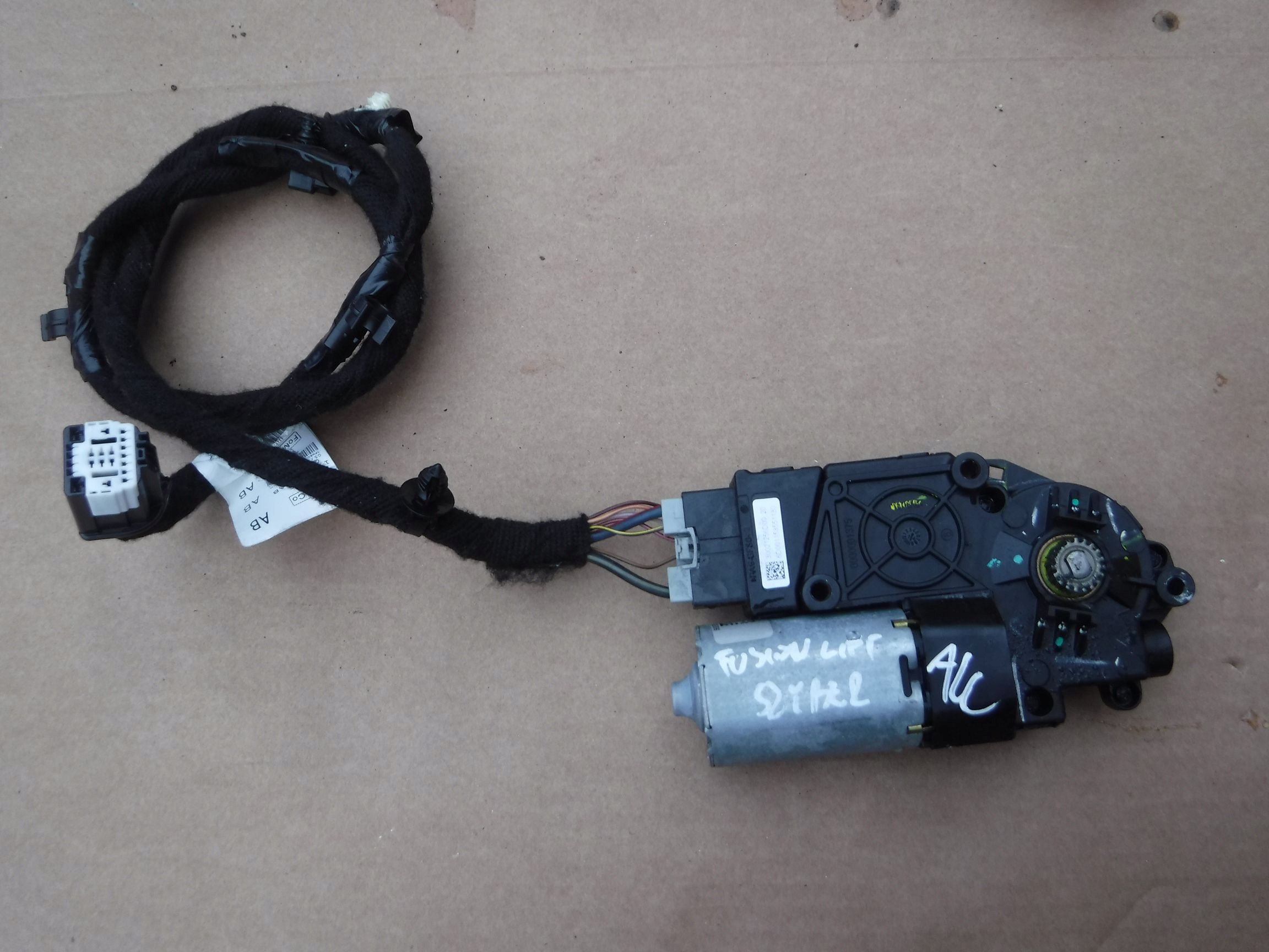 SILNICZEK SILNIK SZYBERDACH FORD FUSION USA