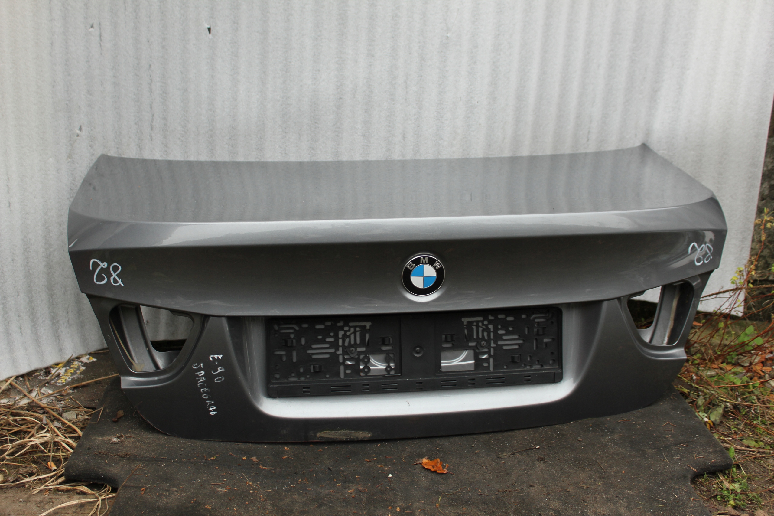 82 BMW E90 LIFT KLAPA BAGAŻNIKA SPACEGRAU Typ samochodu Samochody osobowe