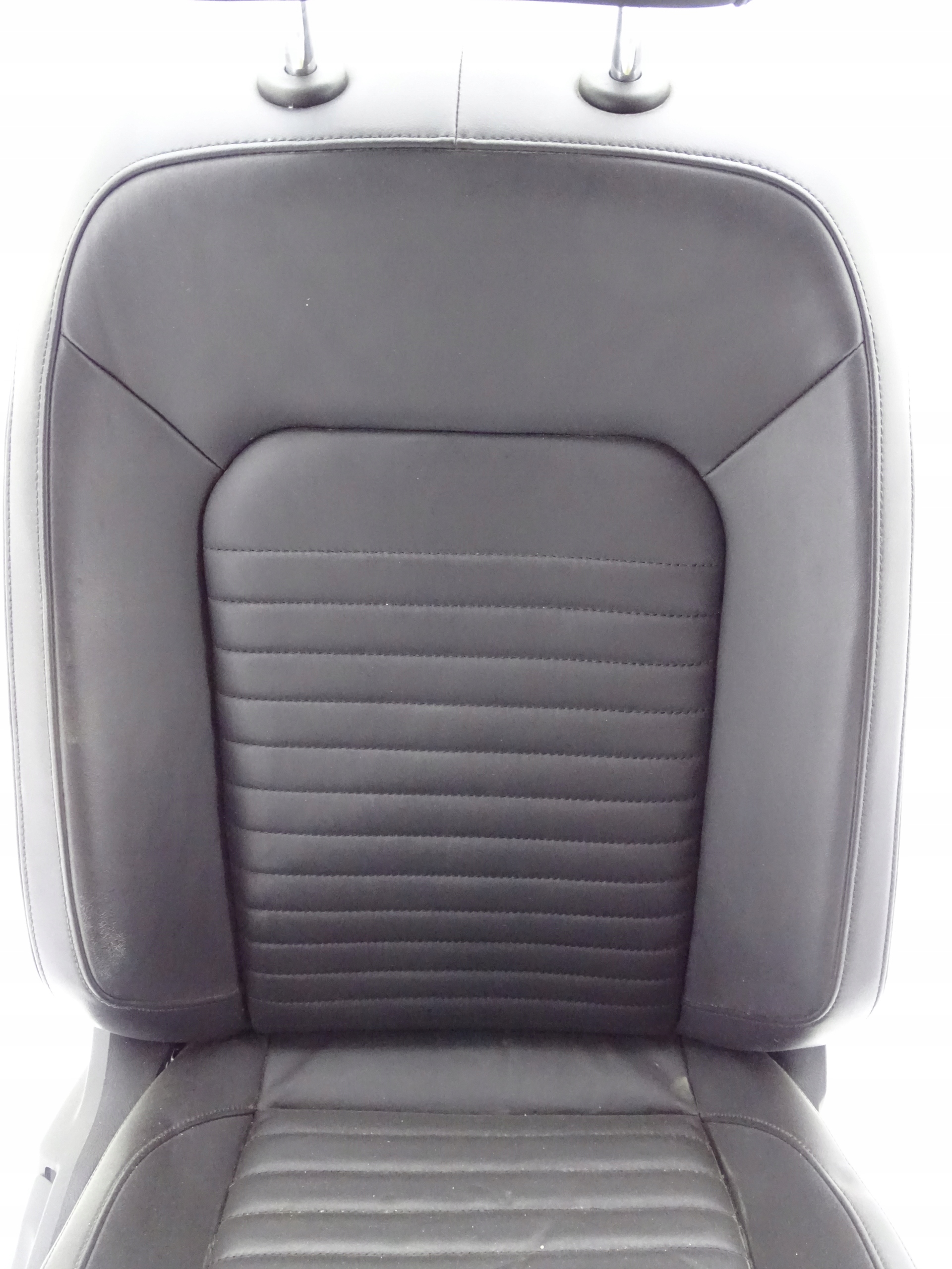 VW PASSAT B8 FOTEL PRAWY PASAŻERA SKÓRA HIGHLINE ERGO COMFORT 3Q0881106K Producent części Volkswagen OE