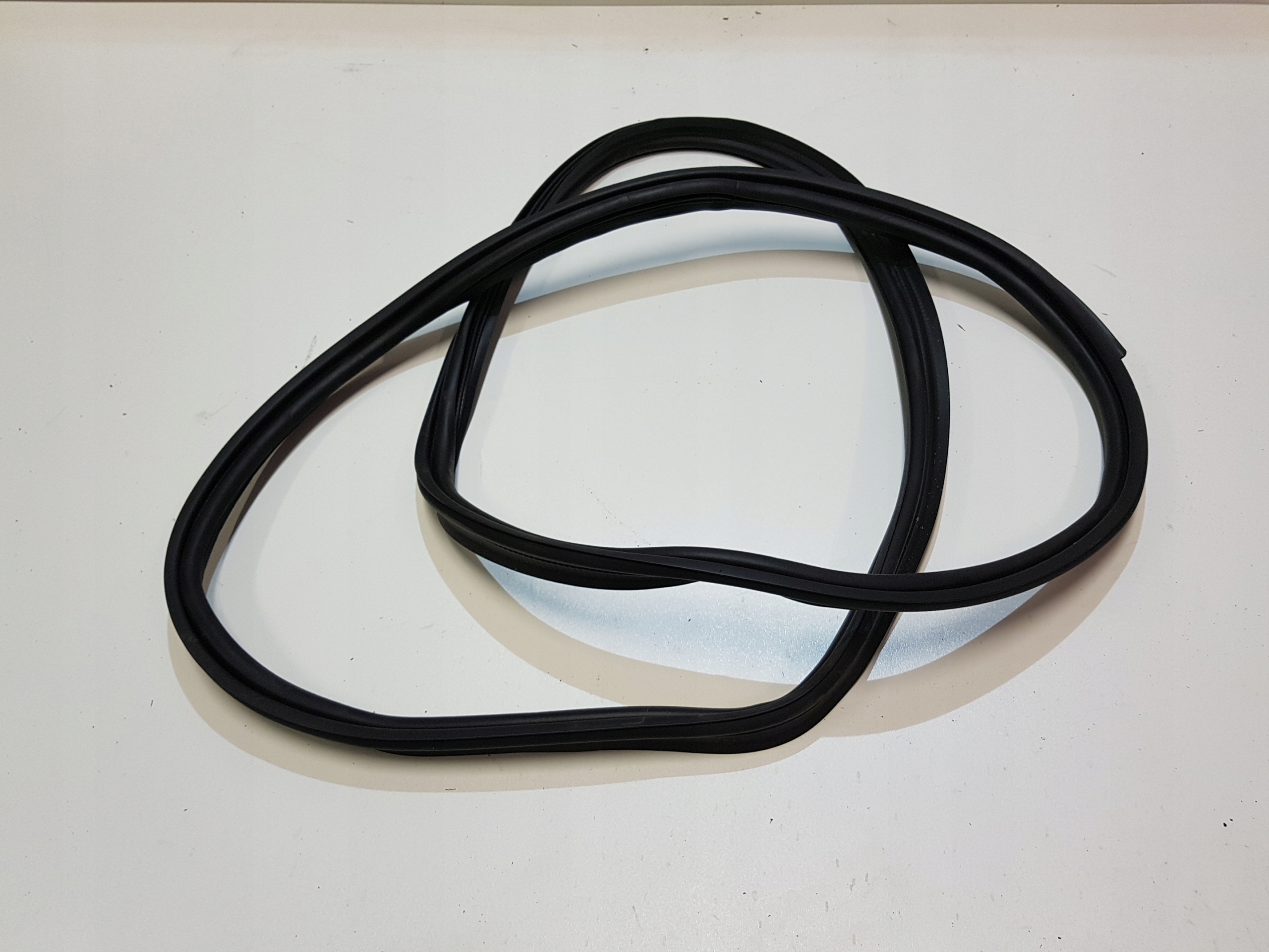 MERCEDES W213 FL SEDAN uszczelka klapy bagażnika