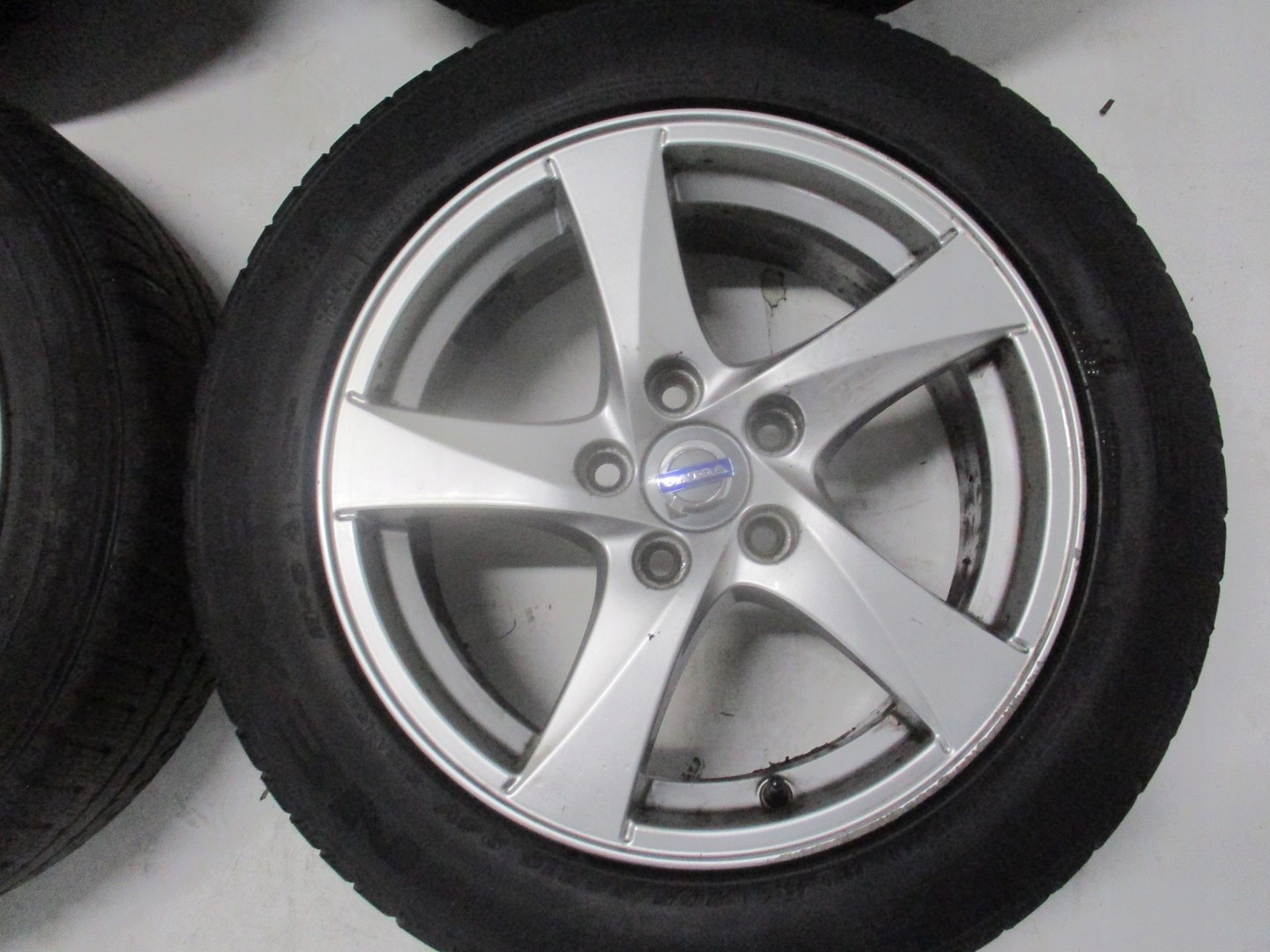 Koła felgi opony VOLVO V60 R16 M+S Rodzaj felg Aluminiowe