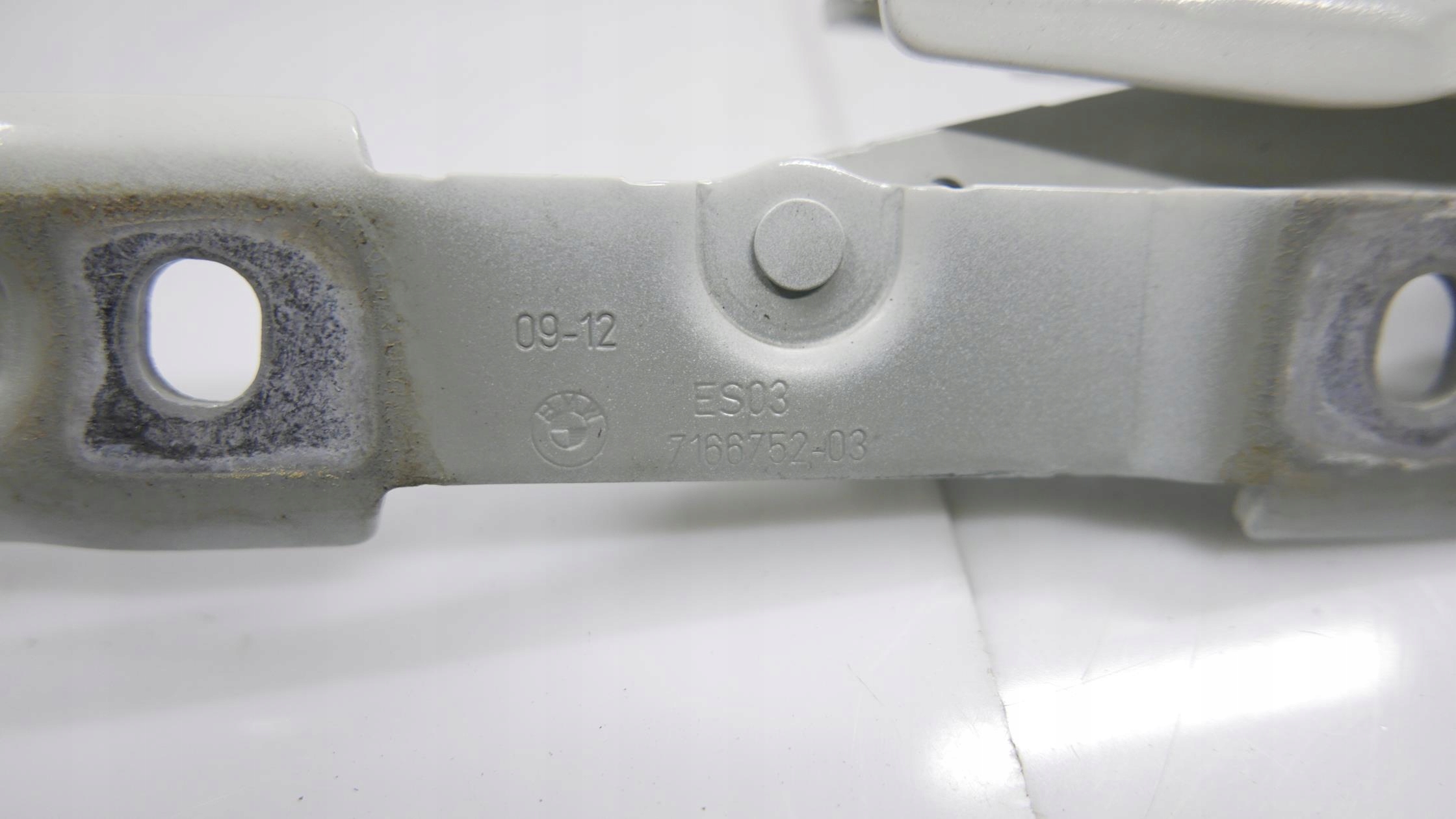 BMW E82 BOOT Hinge RIGHT 7166752 FV