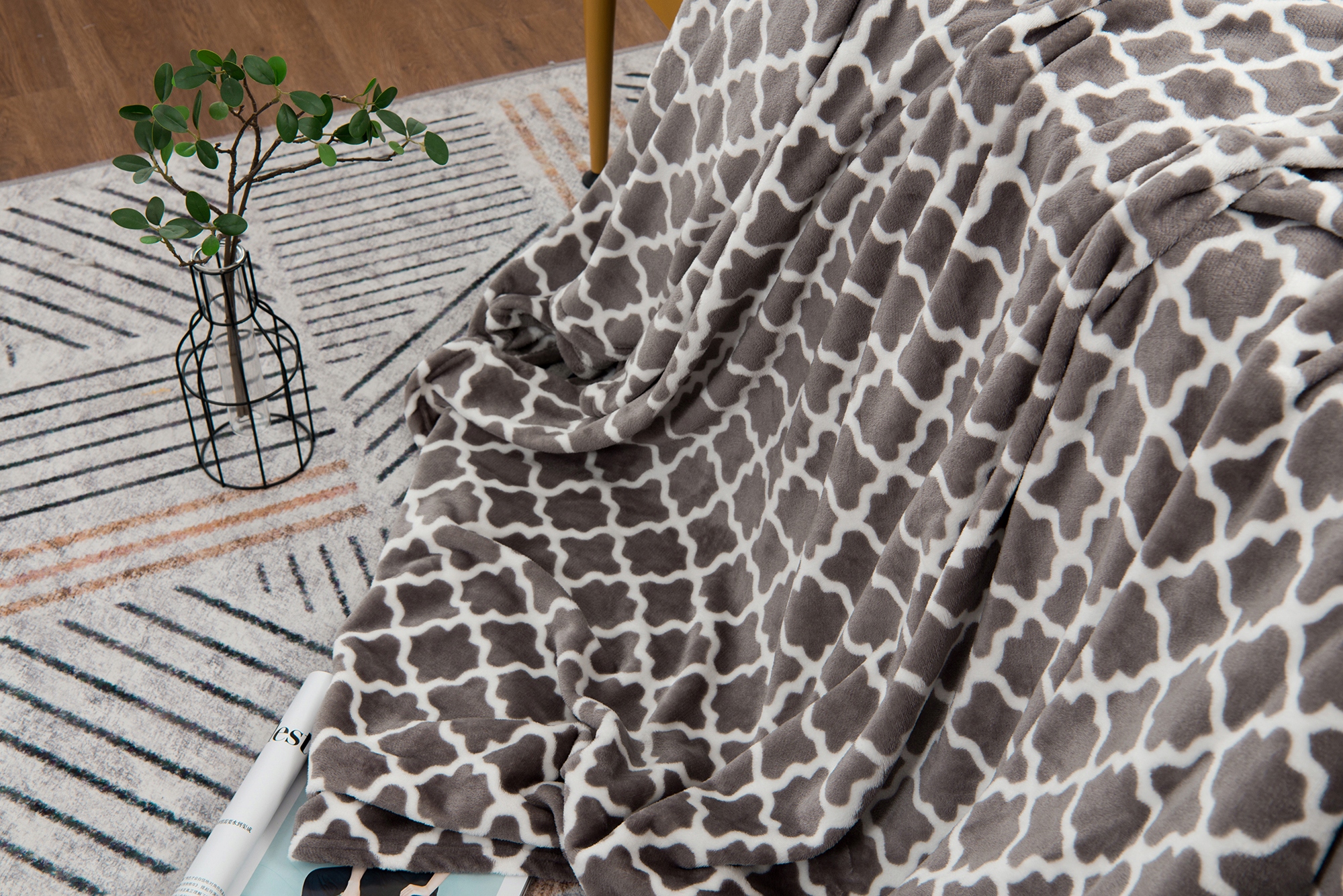 NARZUTA KOC Z MIKROFIBRY MIĘKKI PLED 200x220 SZARE Długość 200 cm