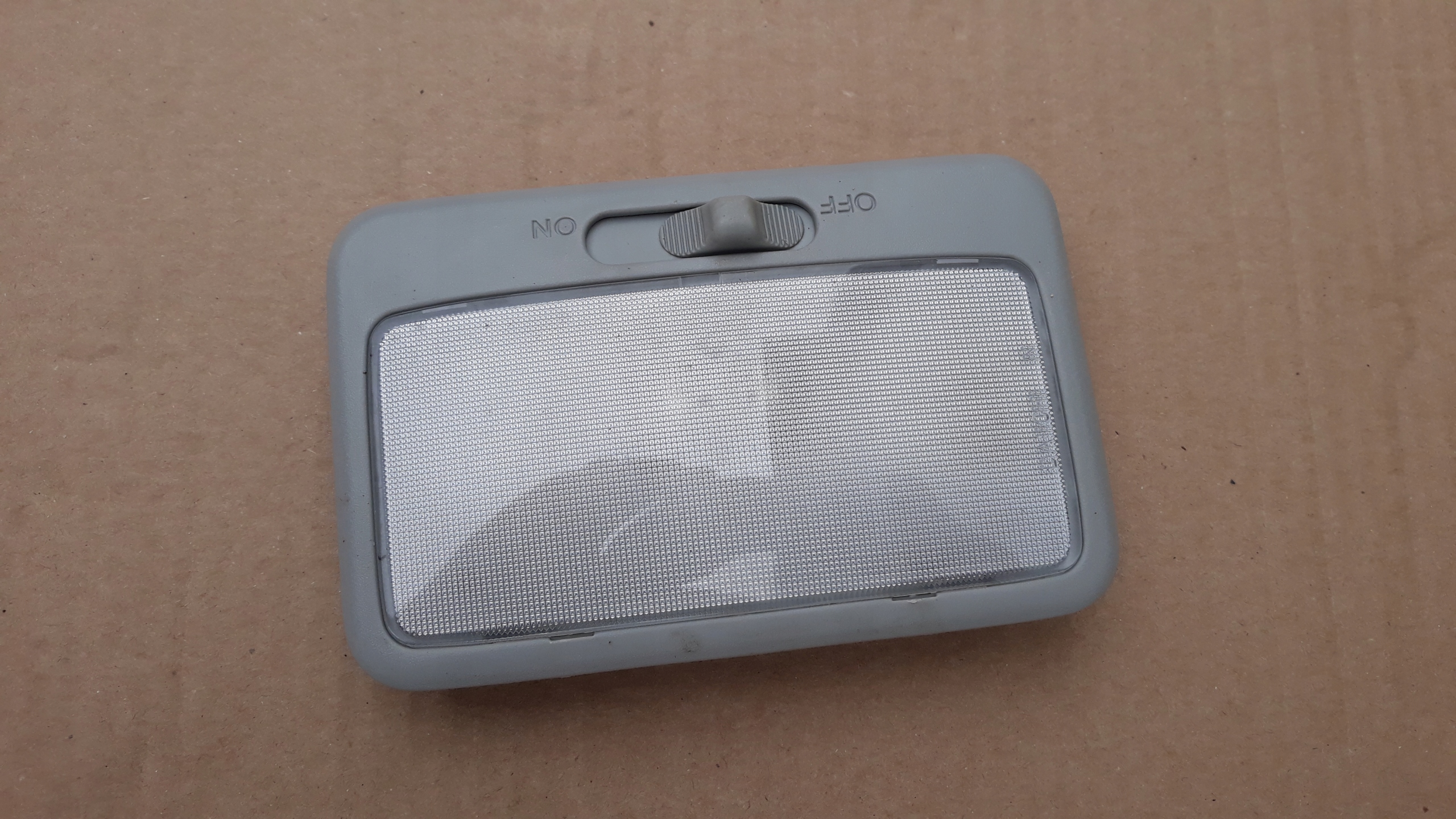 lampka oświetlenie kabiny Suzuki Grand Vitara I