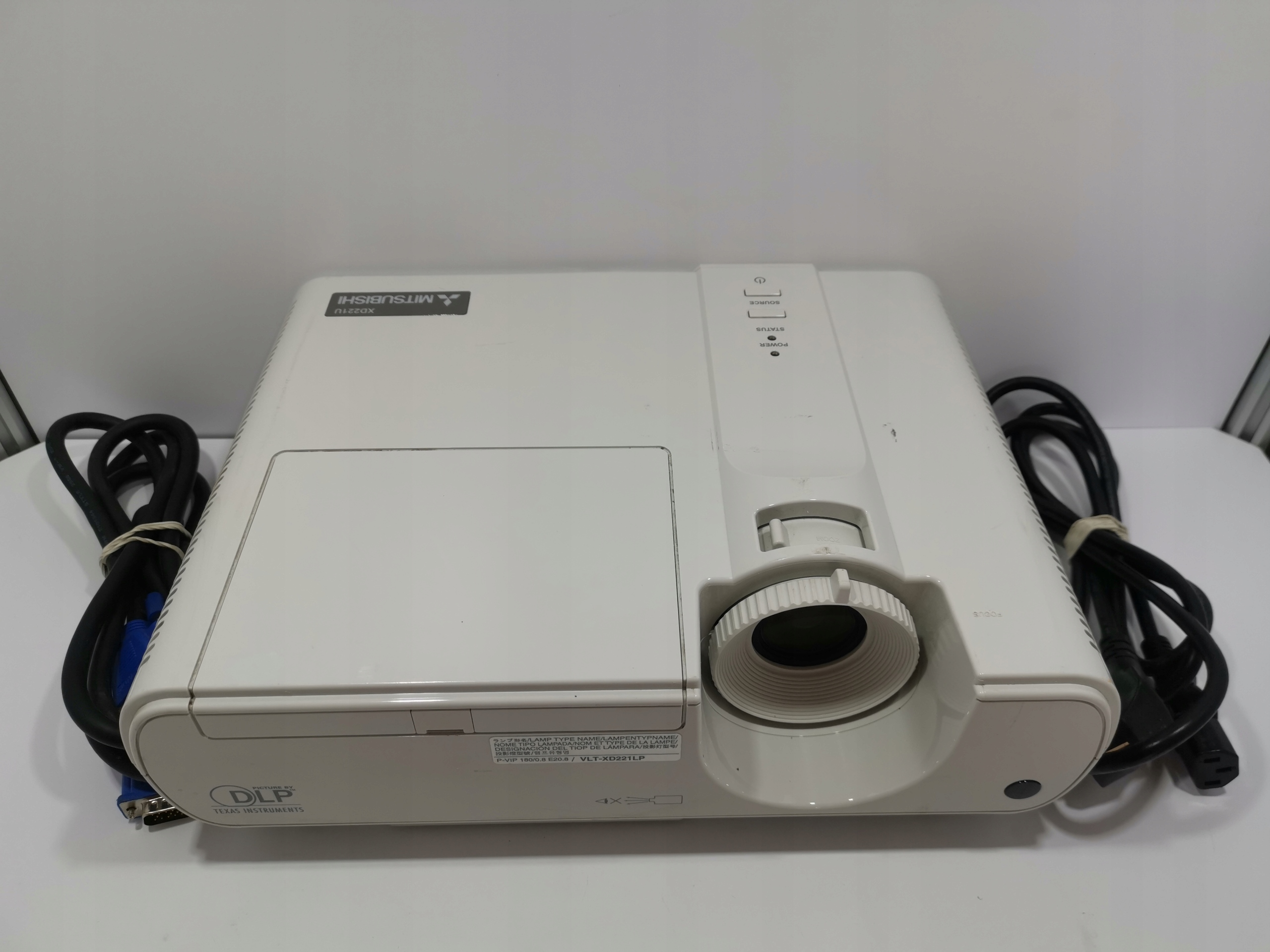 PROJEKTOR RZUTNIK MITSUBISHI XD221U hdmi 2300lm Rozdzielczość podstawowa (px) 1024 x 768