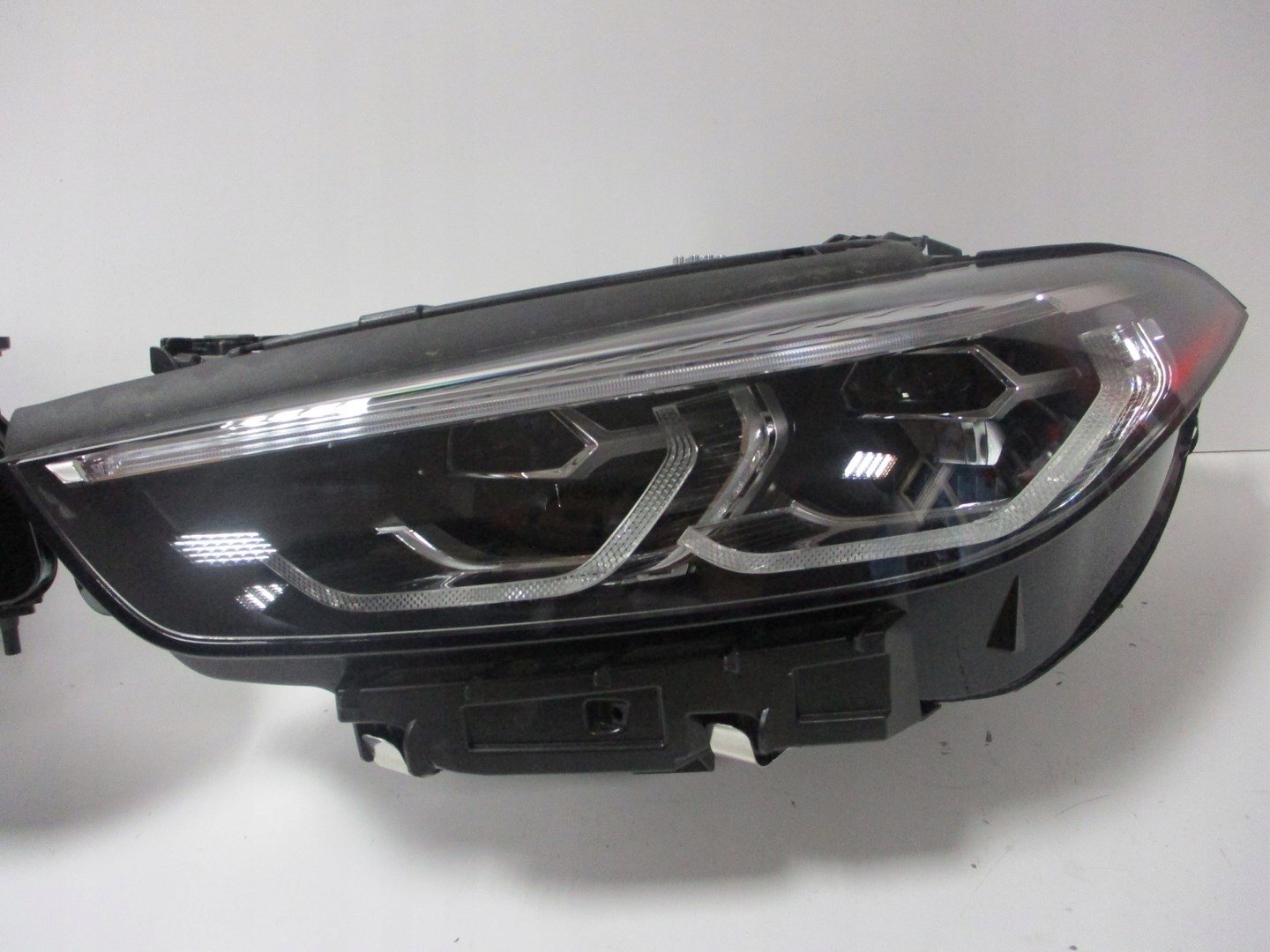Lampa lampy FULL LED BMW 8 G14 G15 8739580 8739579 Strona zabudowy lewe + prawe