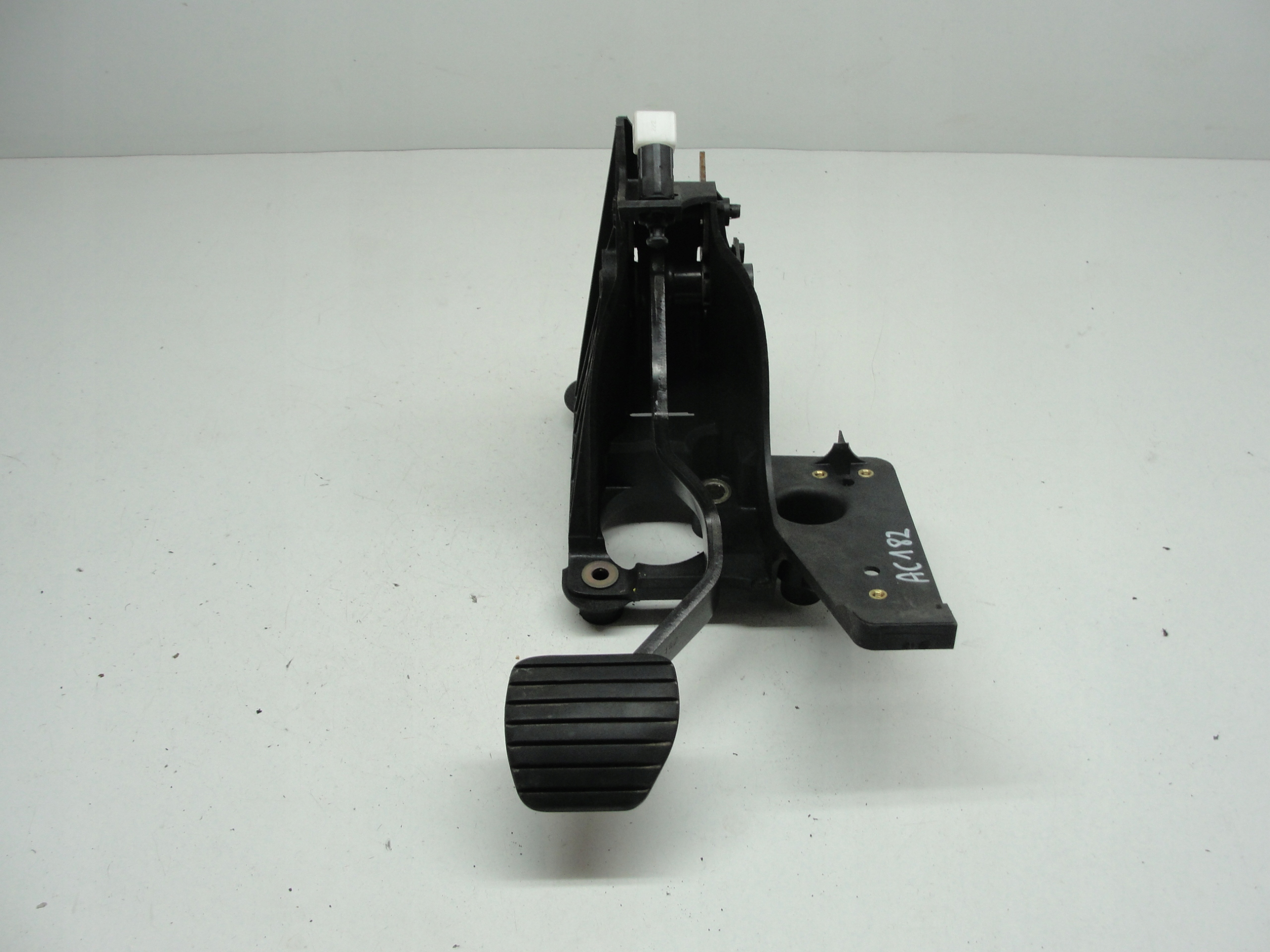 PEDAŁ HAMULCA RENAULT VEL SATIS 02-09 8200003537